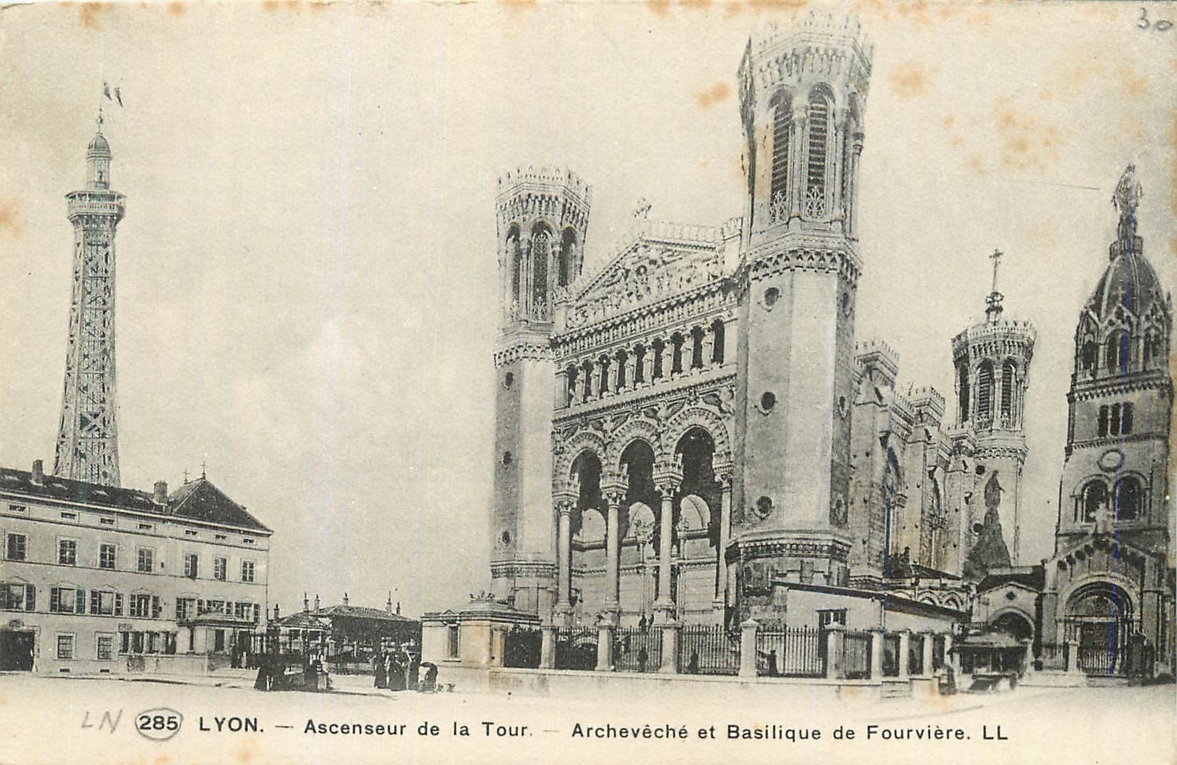 CPA Lyon Ascenseur de la Tour Archeveche et Basilique de Fourviere