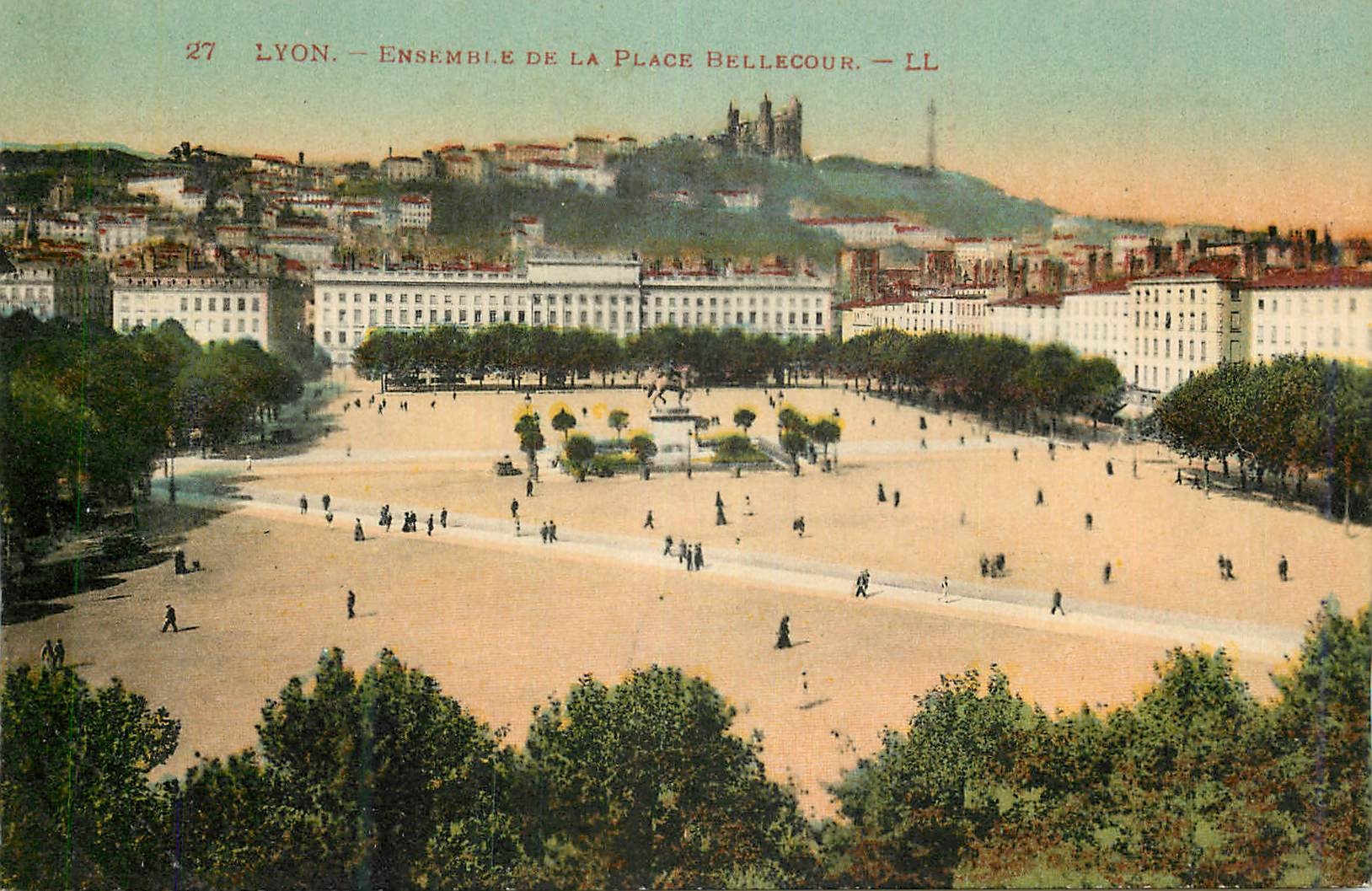 CPA Lyon Ensemble de la Place Bellecour