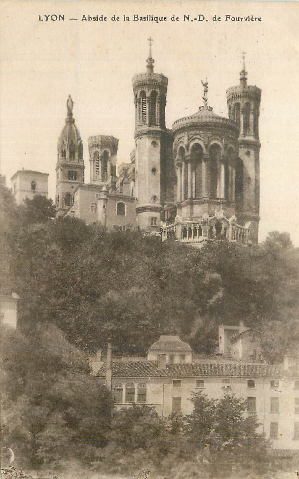CPA Lyon Abside de la Basilique de N D de Fourviere