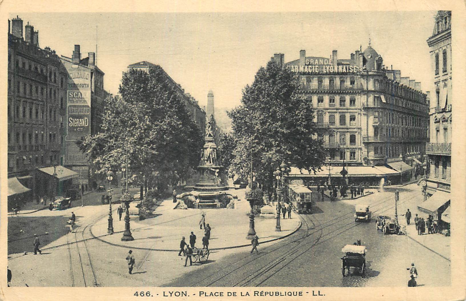 CPA Lyon Place de la Republique