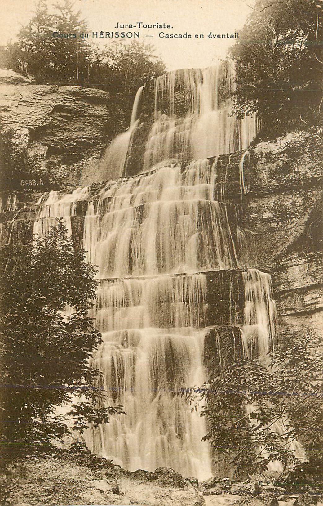 CPA Jura-Touriste Cours du Herisson Cascade en evantail