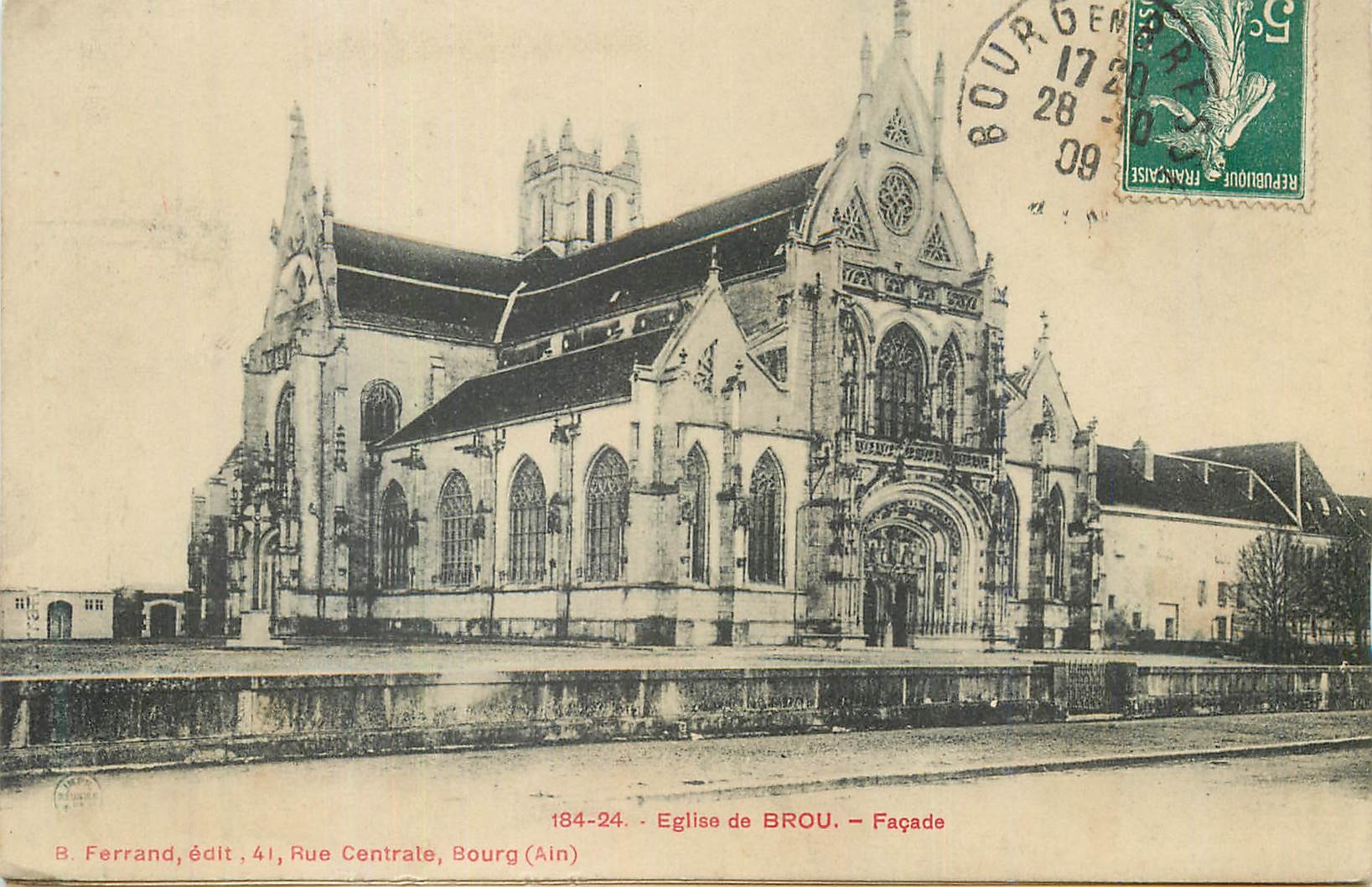 CPA Eglise de Brou Facade