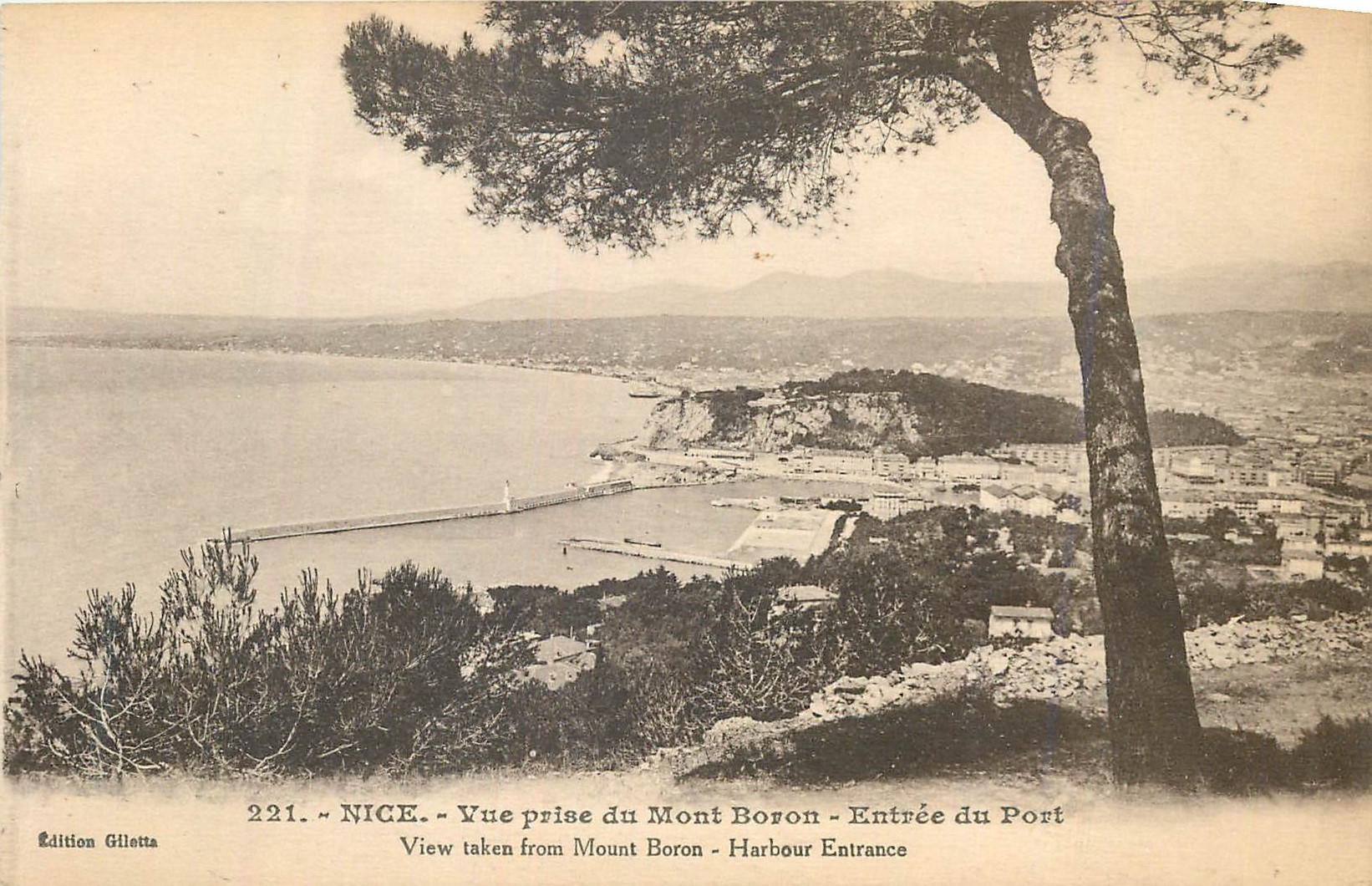 CPA Nice Vue prise du Mont Boron Entree du Port
