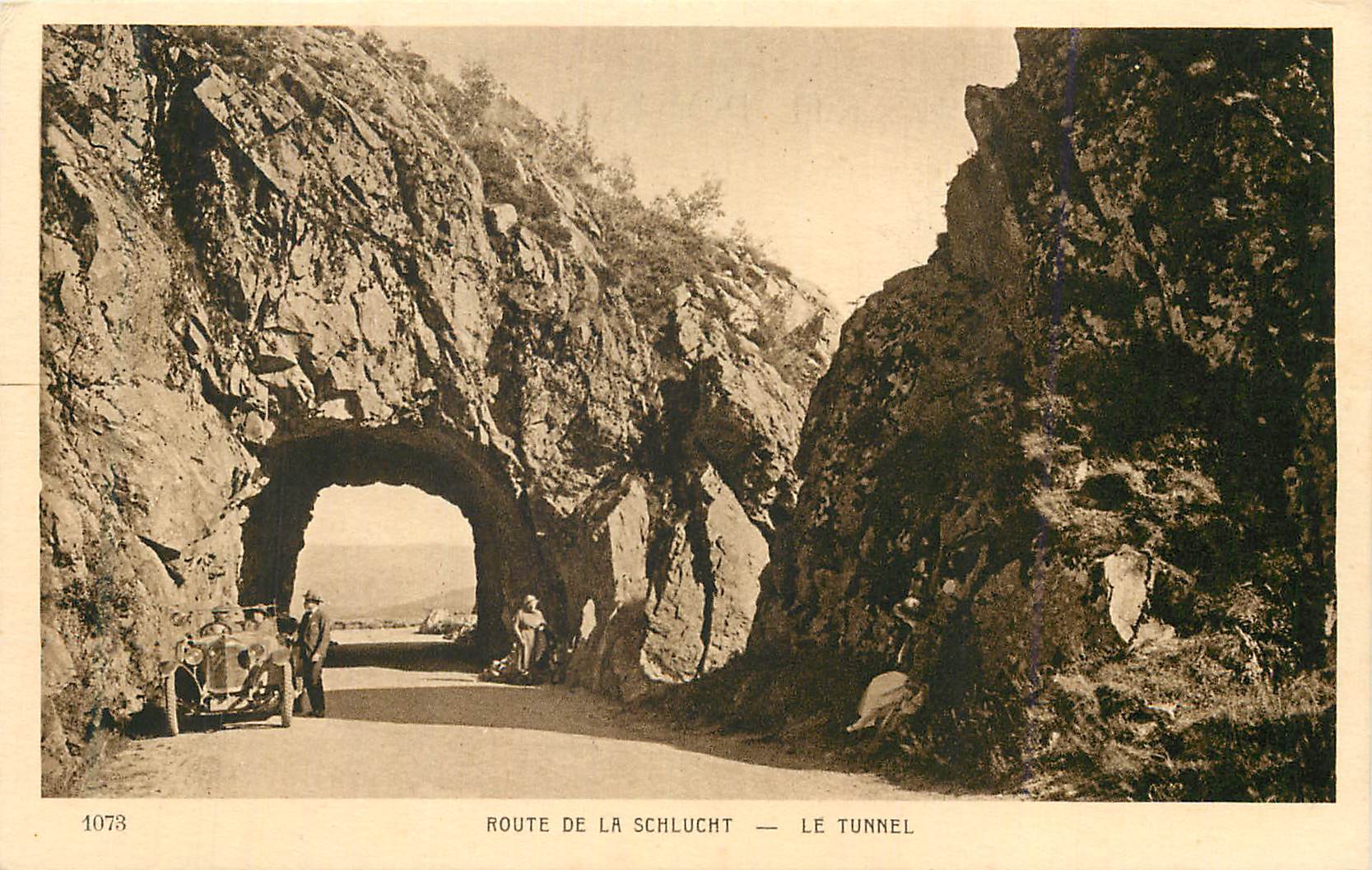 CPA Route de la Schlucht Le Tunnel Automobile