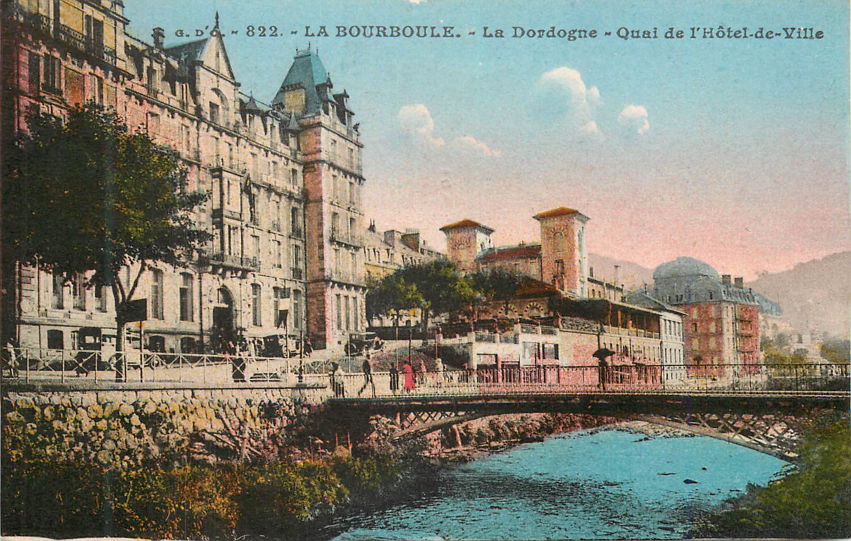 CPA La Bourboule La Dordogne Quai de l'Hotel-de-Ville