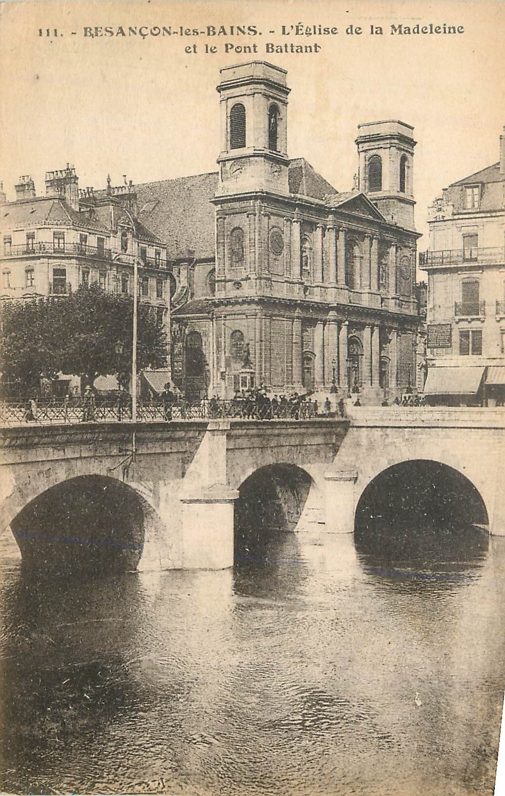 CPA Besancon-les-Bains L'Eglise de la Madeleine et le Pont Battant