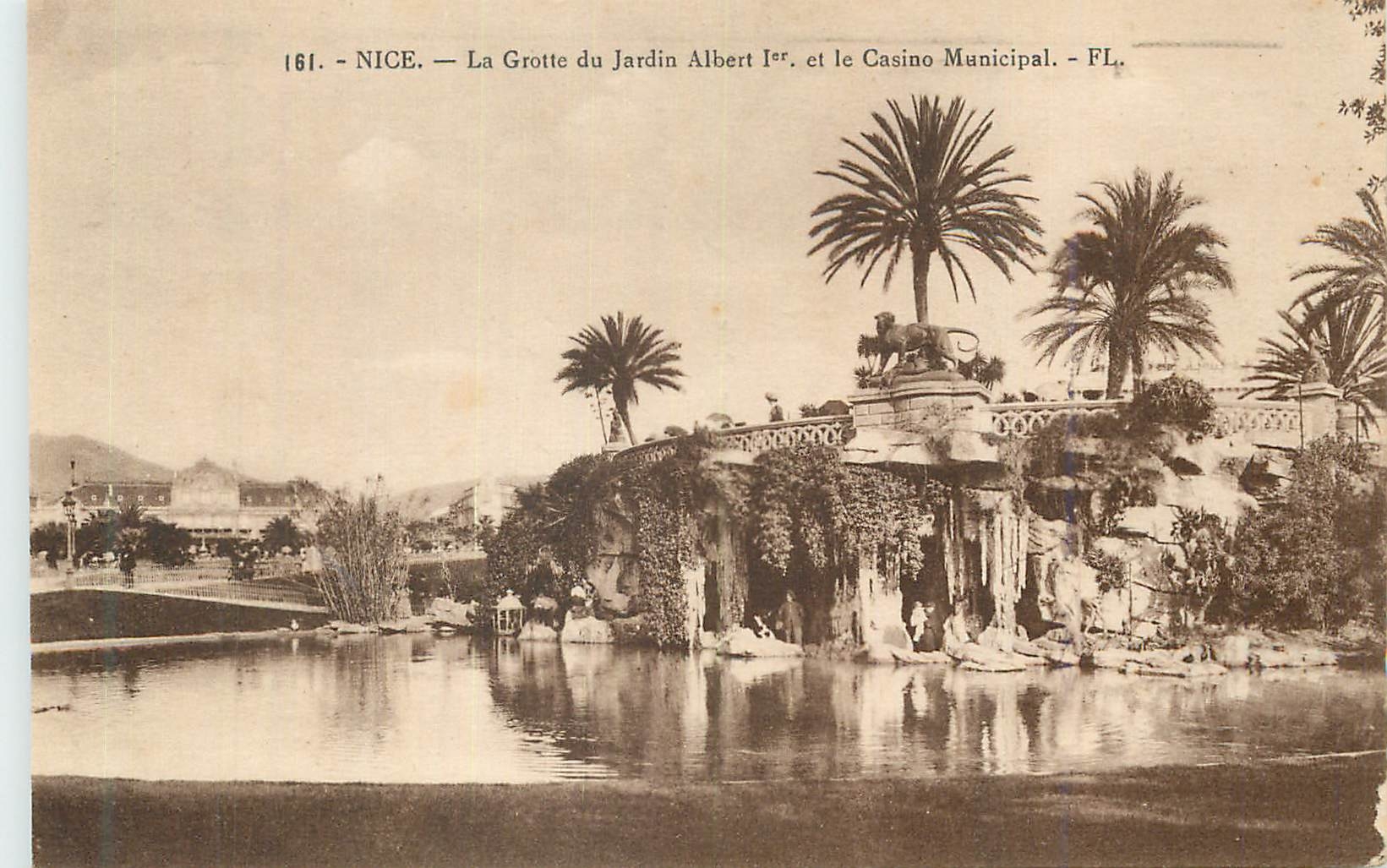 CPA Nice La Grotte du Jardin Albert 1er et le Casino Municipal Lion