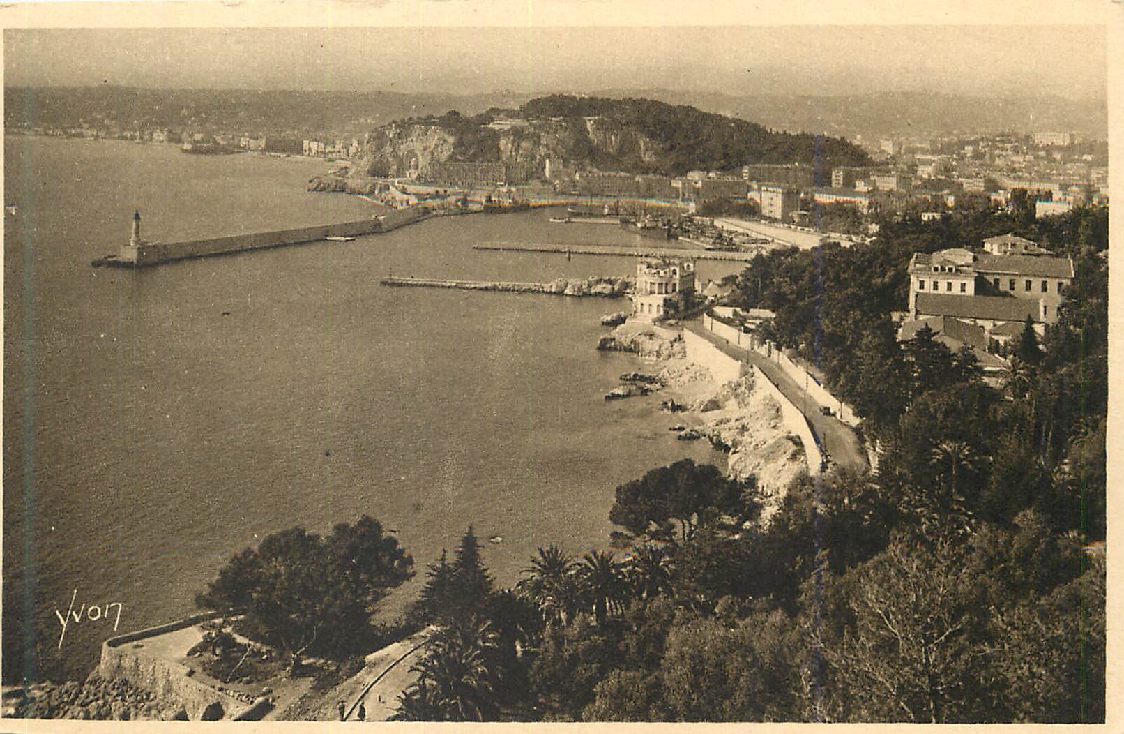 CPA Nice Vue generale et le Mont Boron