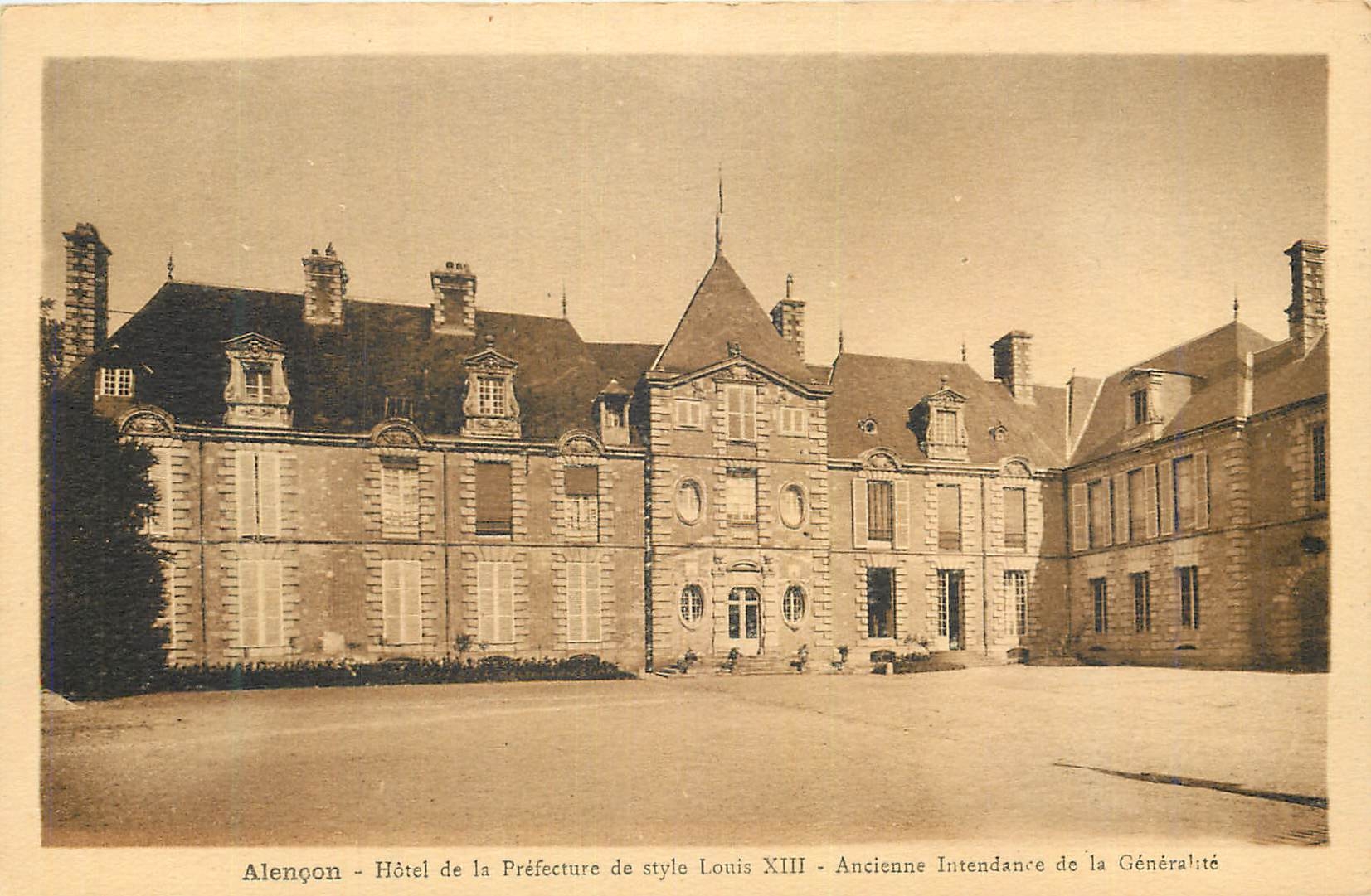 CPA Alencon Hotel de la Prefecture de style Louis XIII Ancienne Intendance de la Generalite