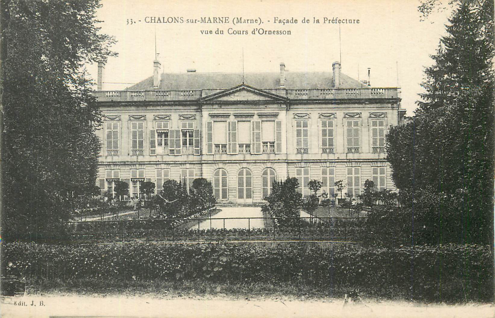 Chalons-sur-Marne — Façade de la Préfecture vue du Cours d'Ornesson — Edit. J. B.