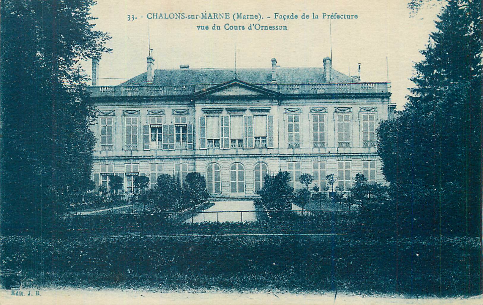 CPA Chalons sur Marne (Marne) Facade de la Prefecture vue du Cours d'Ornesson