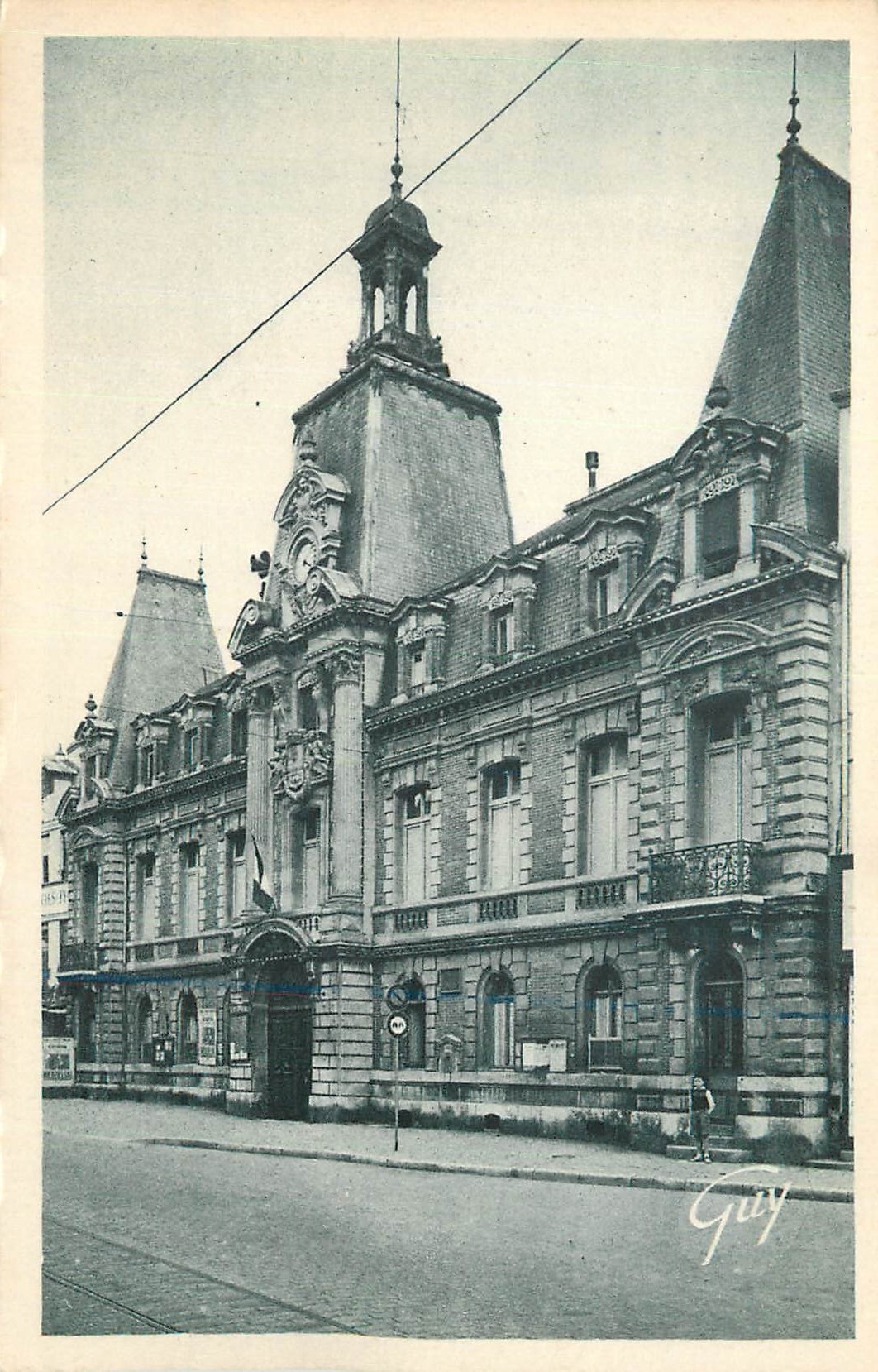 Fontainebleau (Seine-et-Marne) — L'Hôtel de Ville, rue Grande — Éditeur GUY