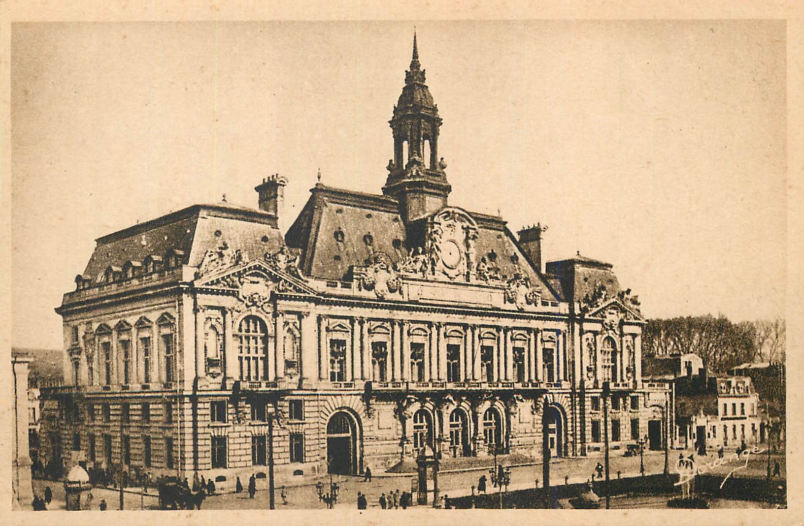 CPA Tours L'Hotel de Ville (Laloux arch)