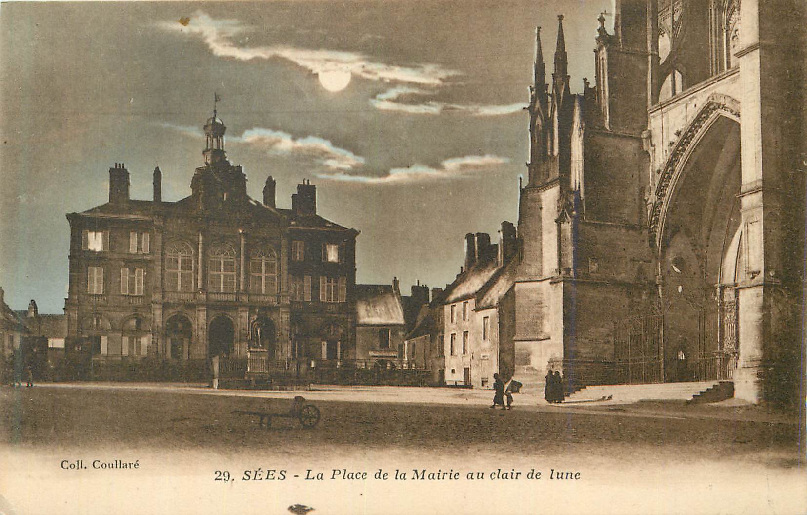CPA Sees La Place de la Mairie au clair de lune