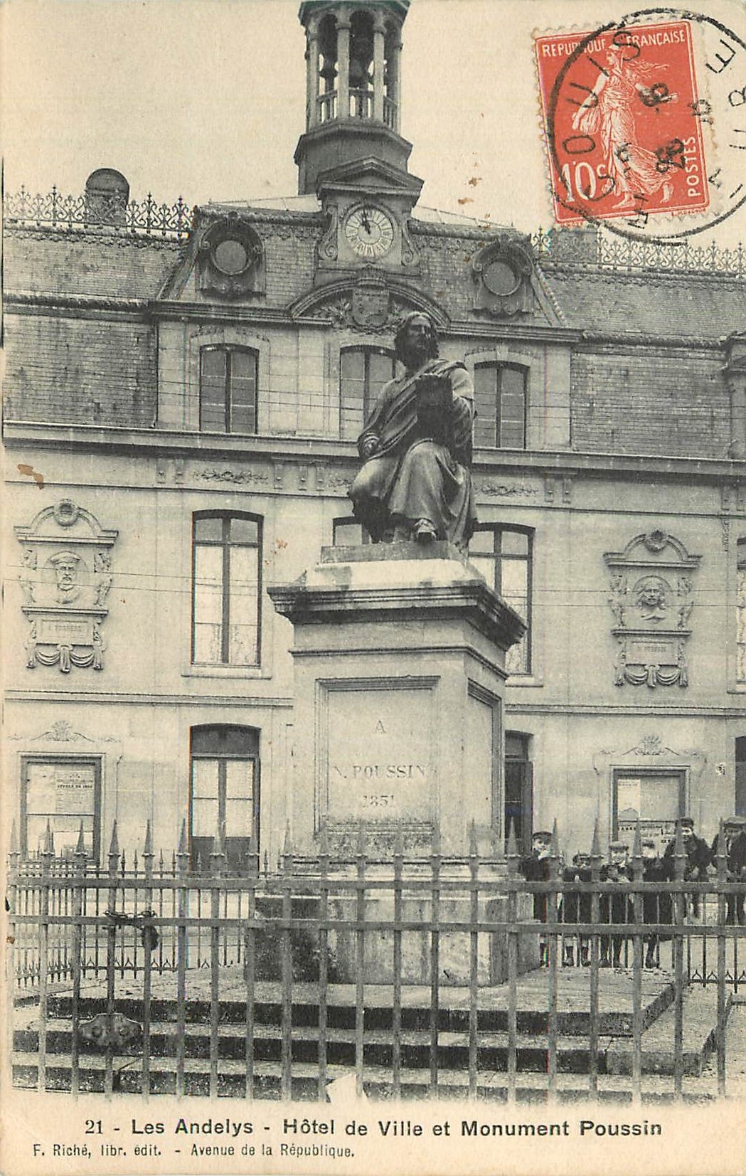 Les Andelys - Hôtel de Ville et Monument Poussin — F. Riché, lib. edit. n°21