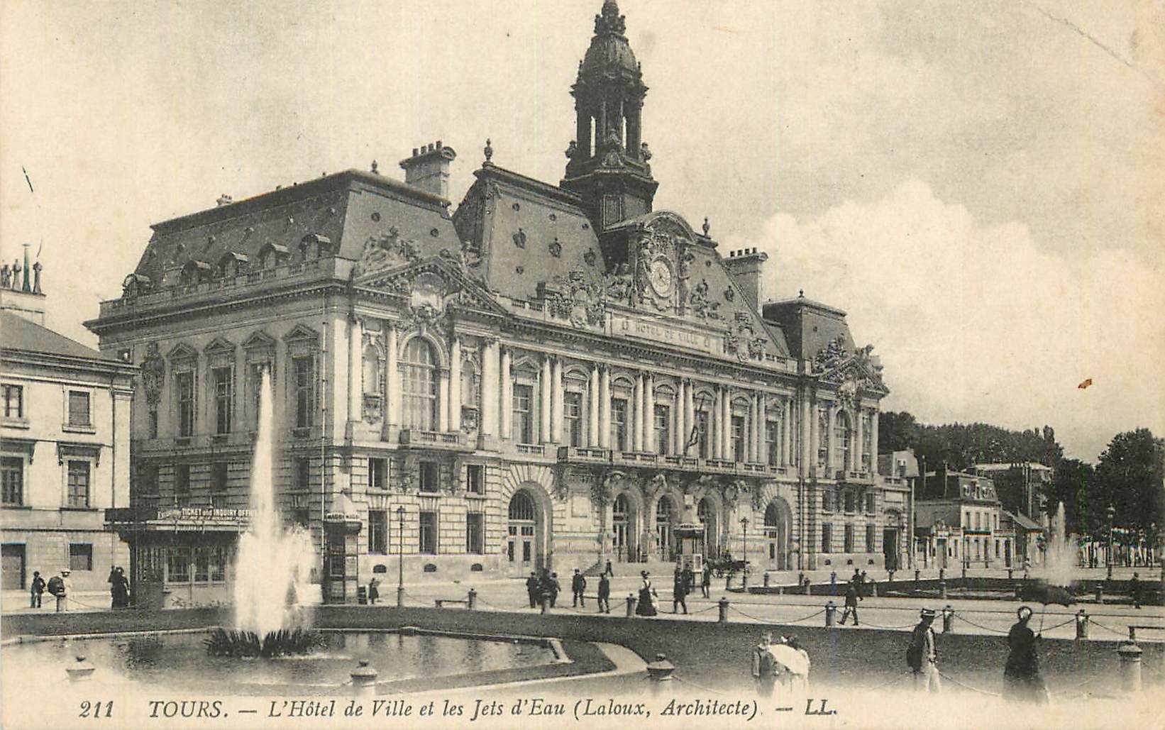 CPA Tours L'Hotel de Ville et les Jets d'Eau(Laloux Architecte)