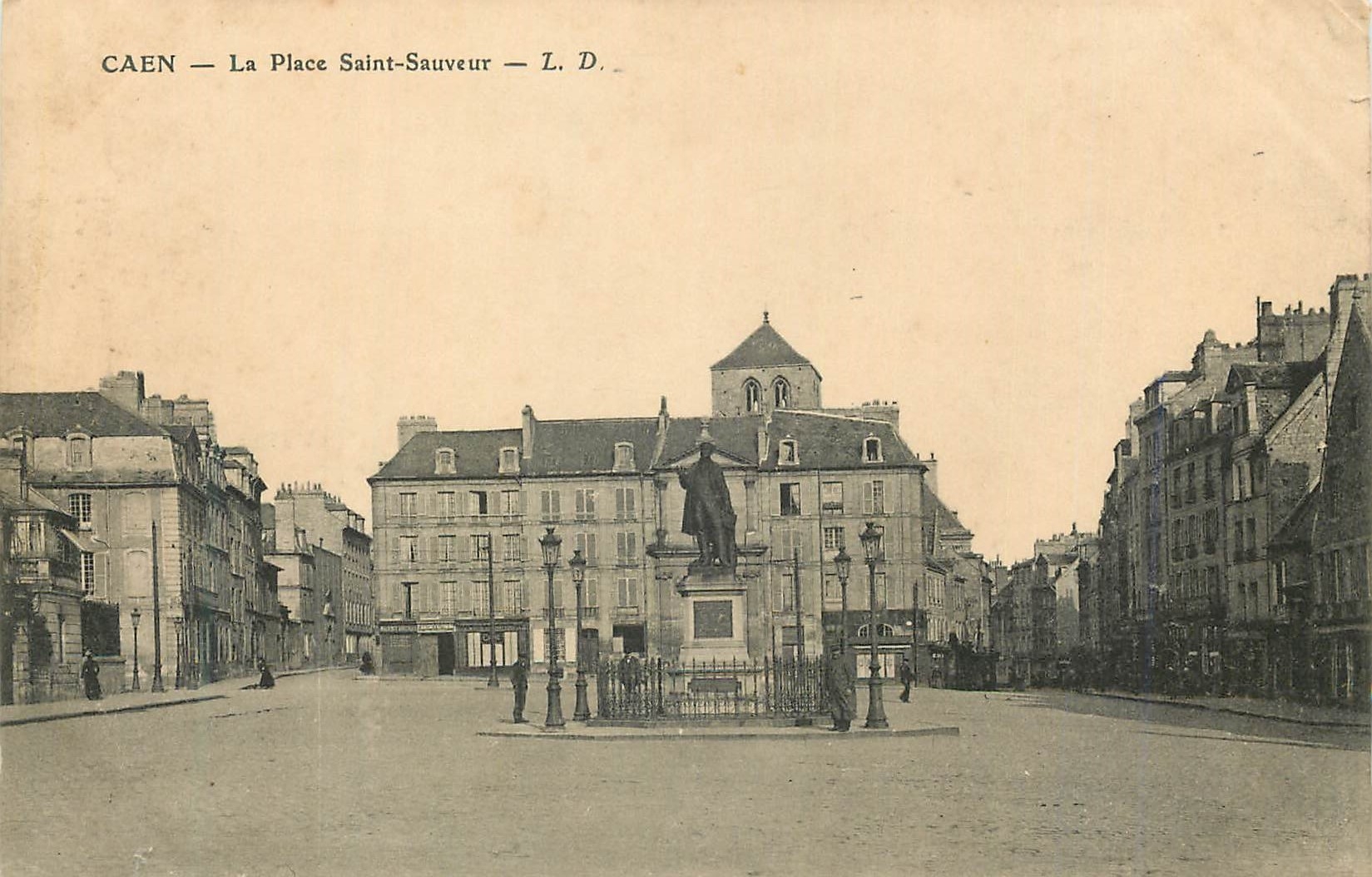 CPA Caen La Place Saint-Sauveur