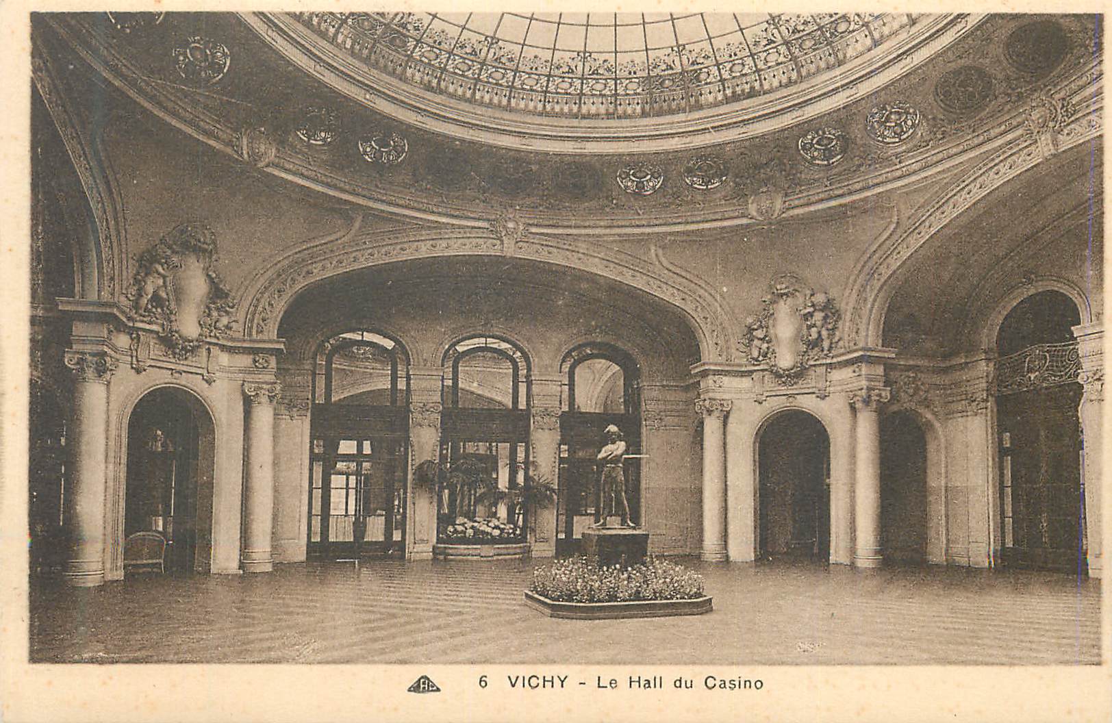 CPA Vichy Le Hall du Casino