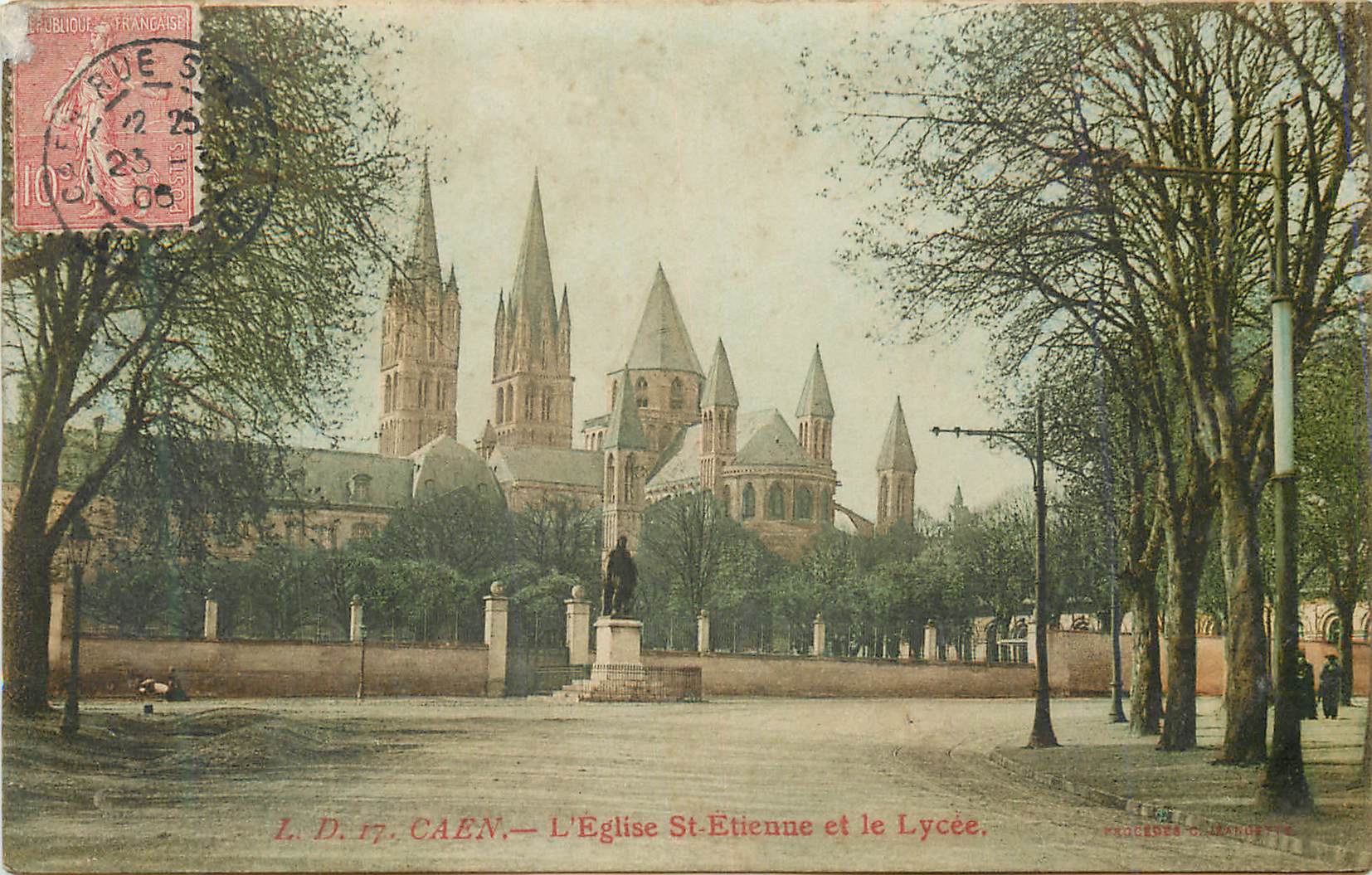 CPA Caen L Eglise St Etienne et le Lycee 
