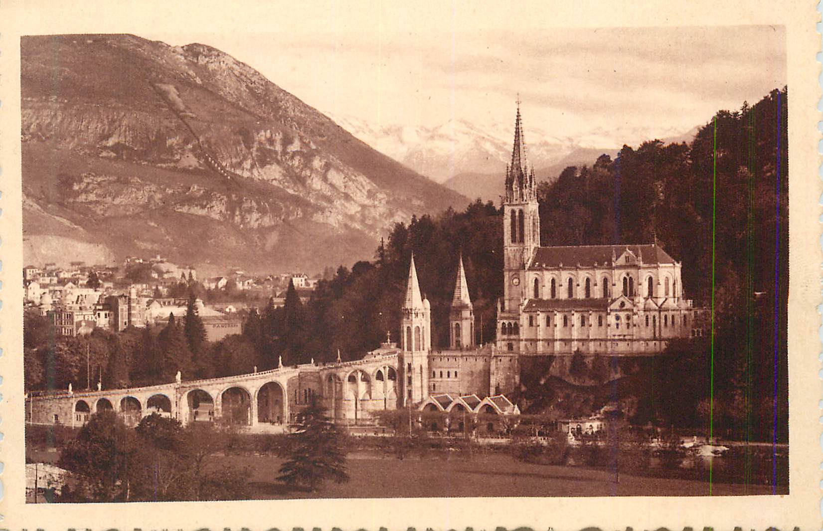 CPA Lourdes La Basilique et le Pic du Jer 