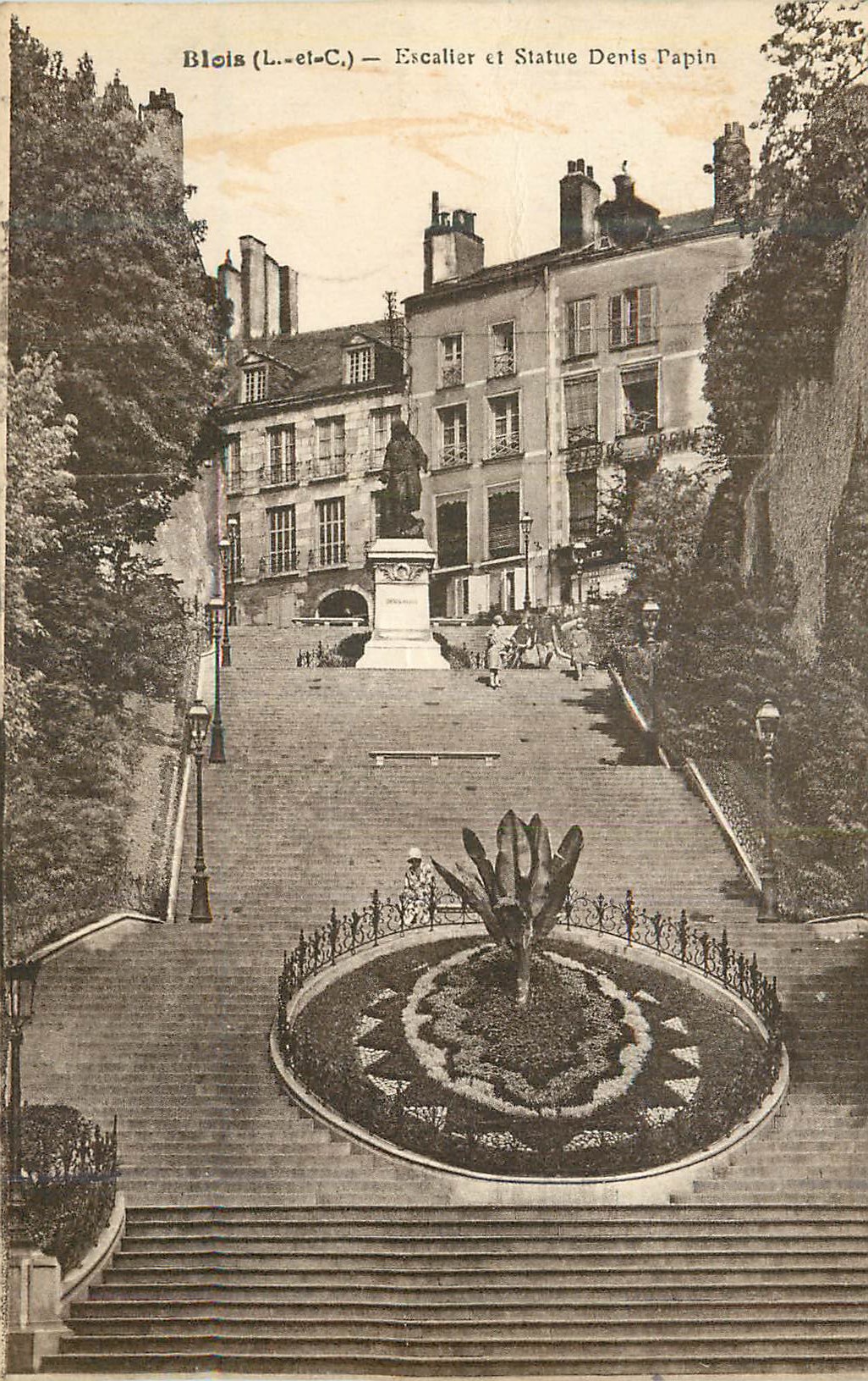 CPA Blois L et C Escalier et Statue deris Papin 