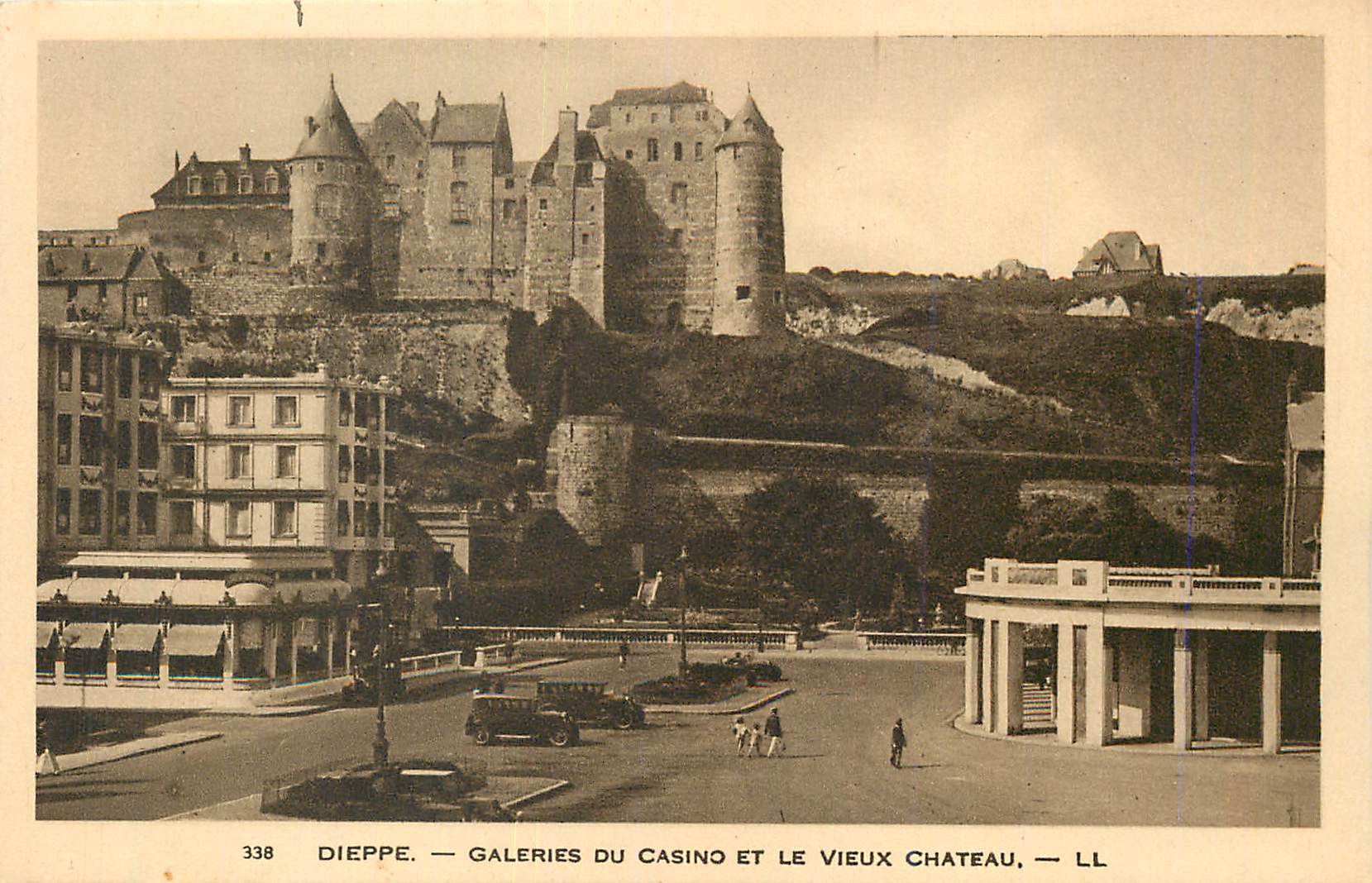 CPA Dieppe Galeries du Casino et le vieux Chateau 