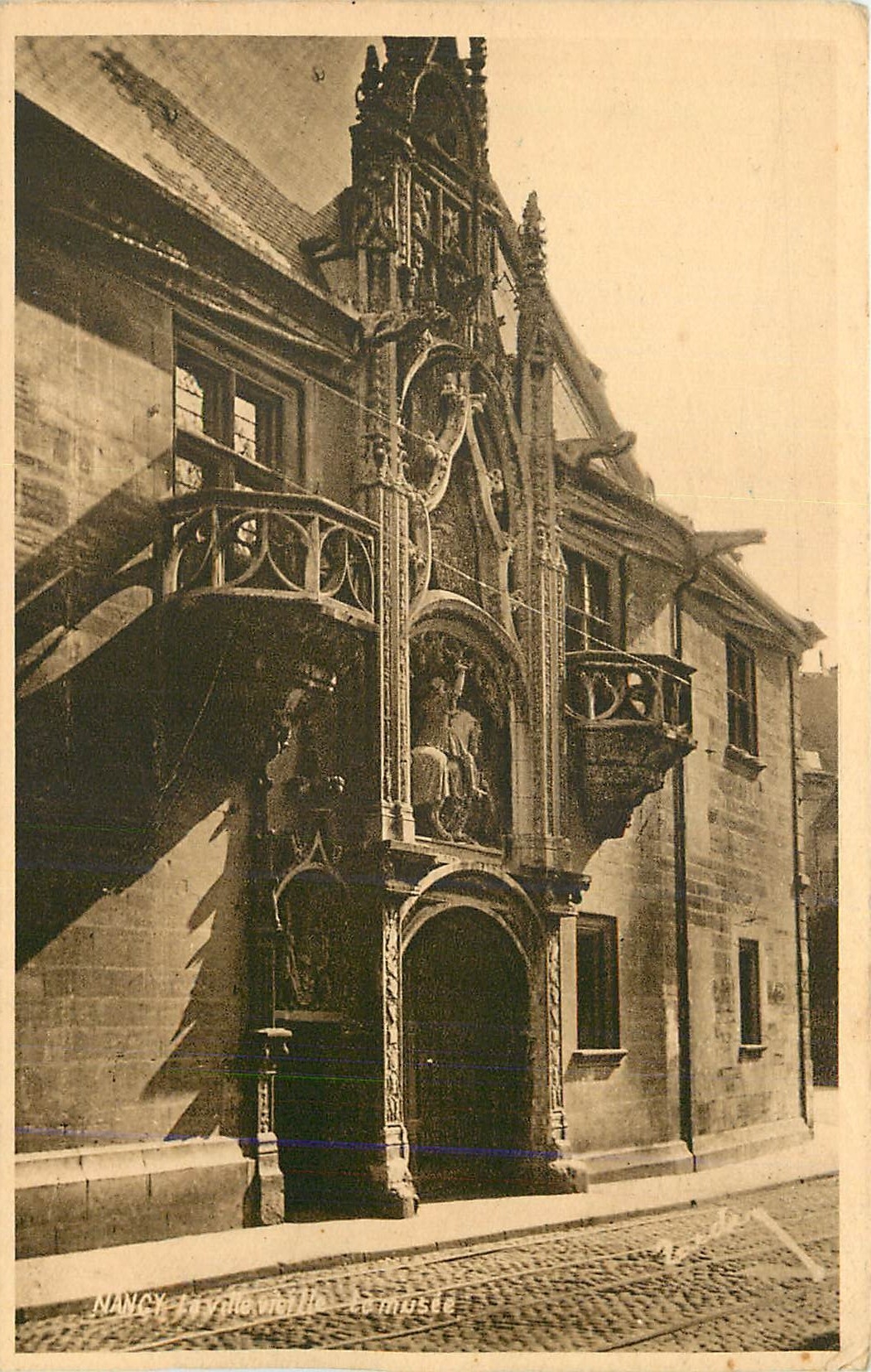 CPA Nancy La Ville vieille Entree du Musee 