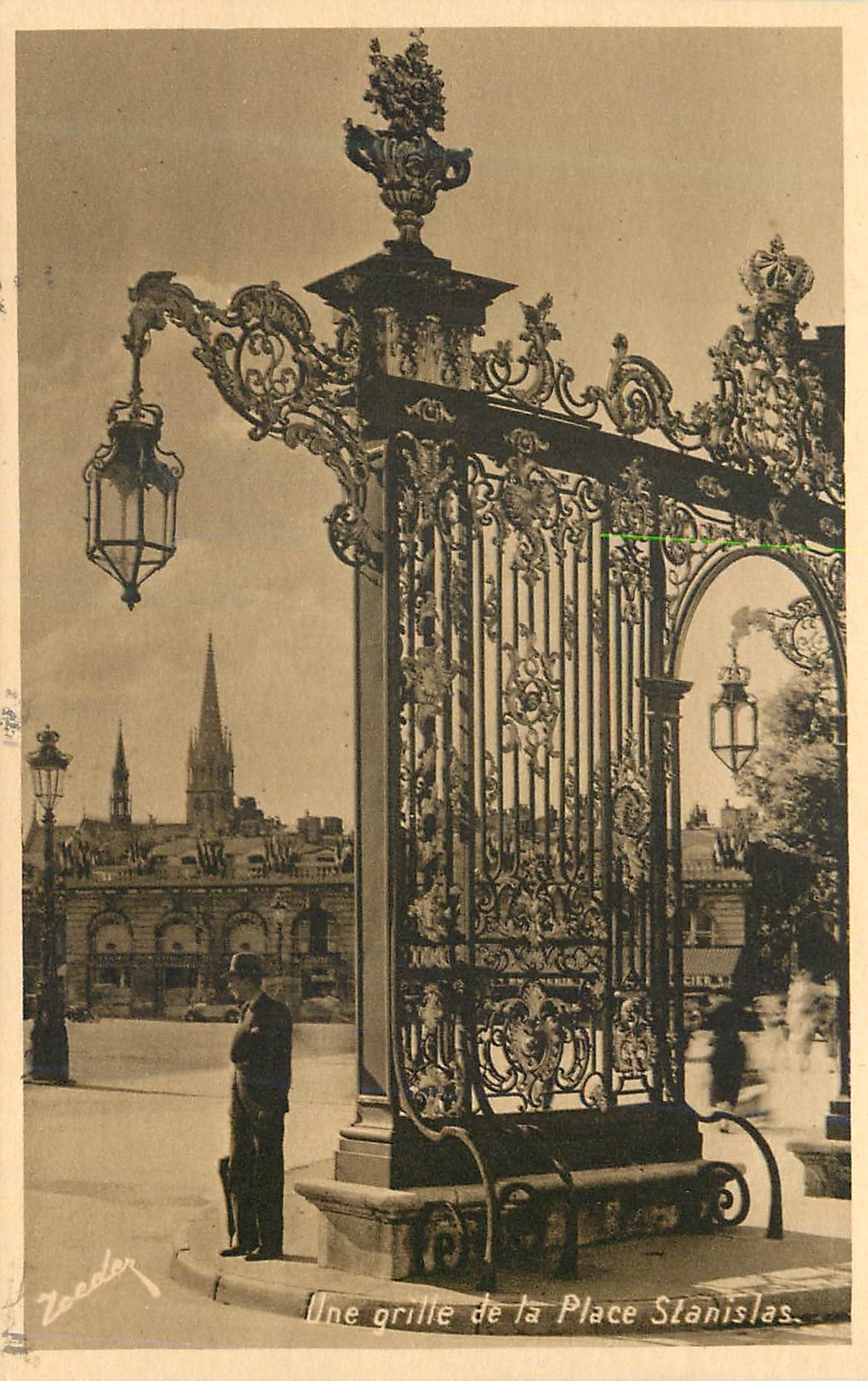 CPA Nancy Une grille de la Place Stanislas 