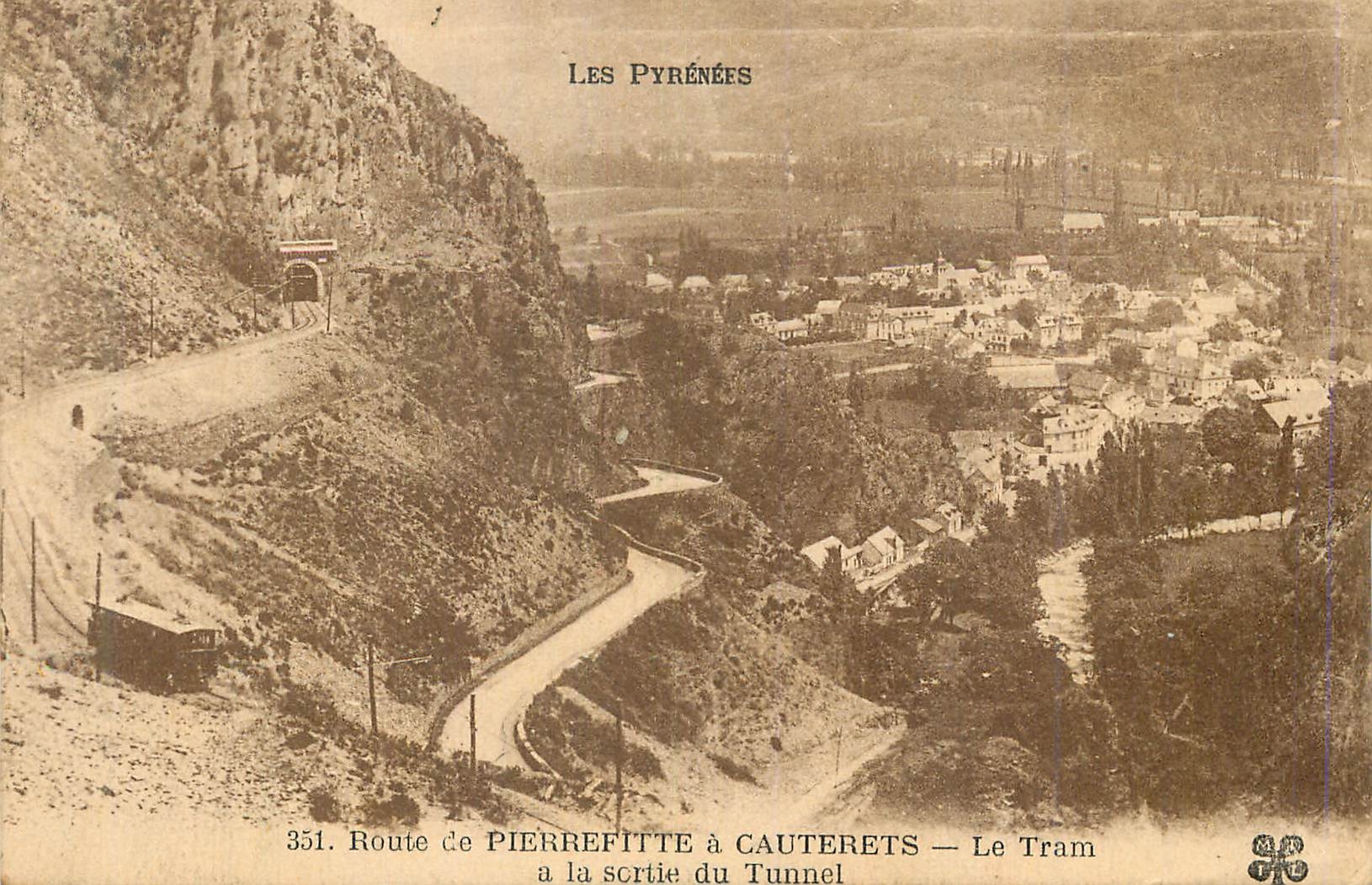 CPA Route de Pierrefitte a Cauterets Le Tram a la sortie du Tunnel 