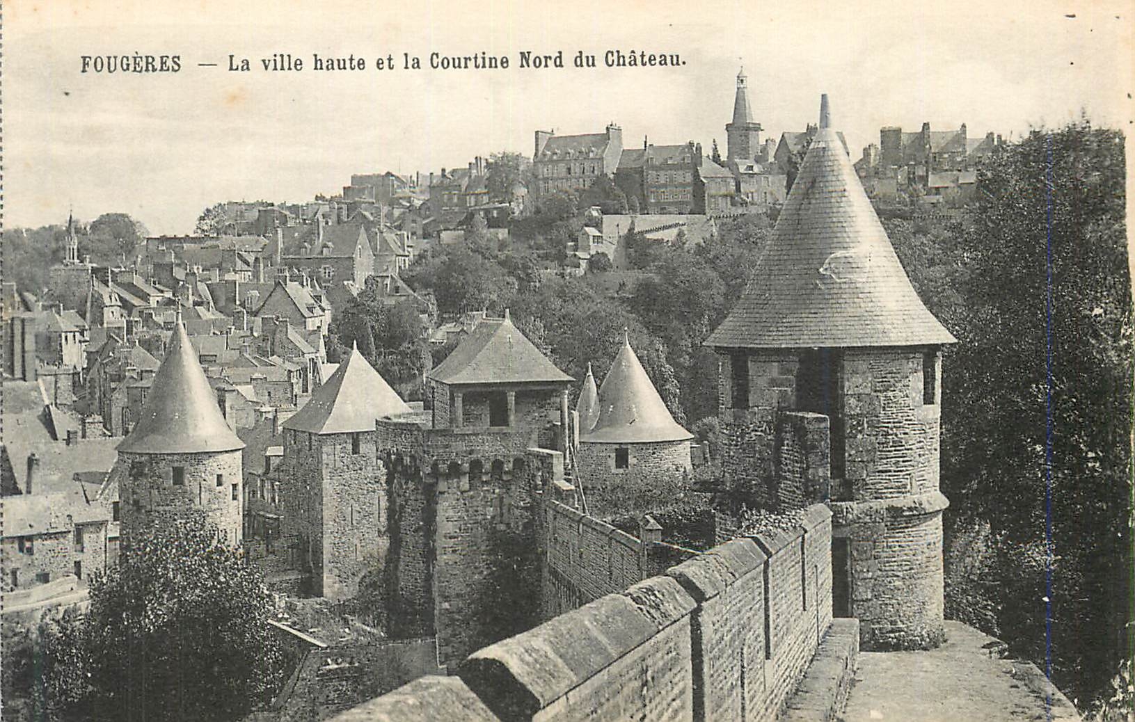 Fougères — Die Oberstadt und der nördliche Hof des Schlosses.