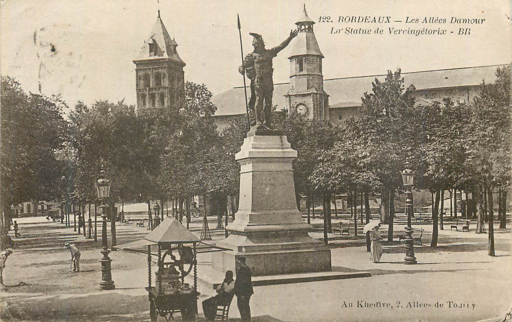 CPA Bordeaux Les Allees Damour La Statue de Vercingetorix 