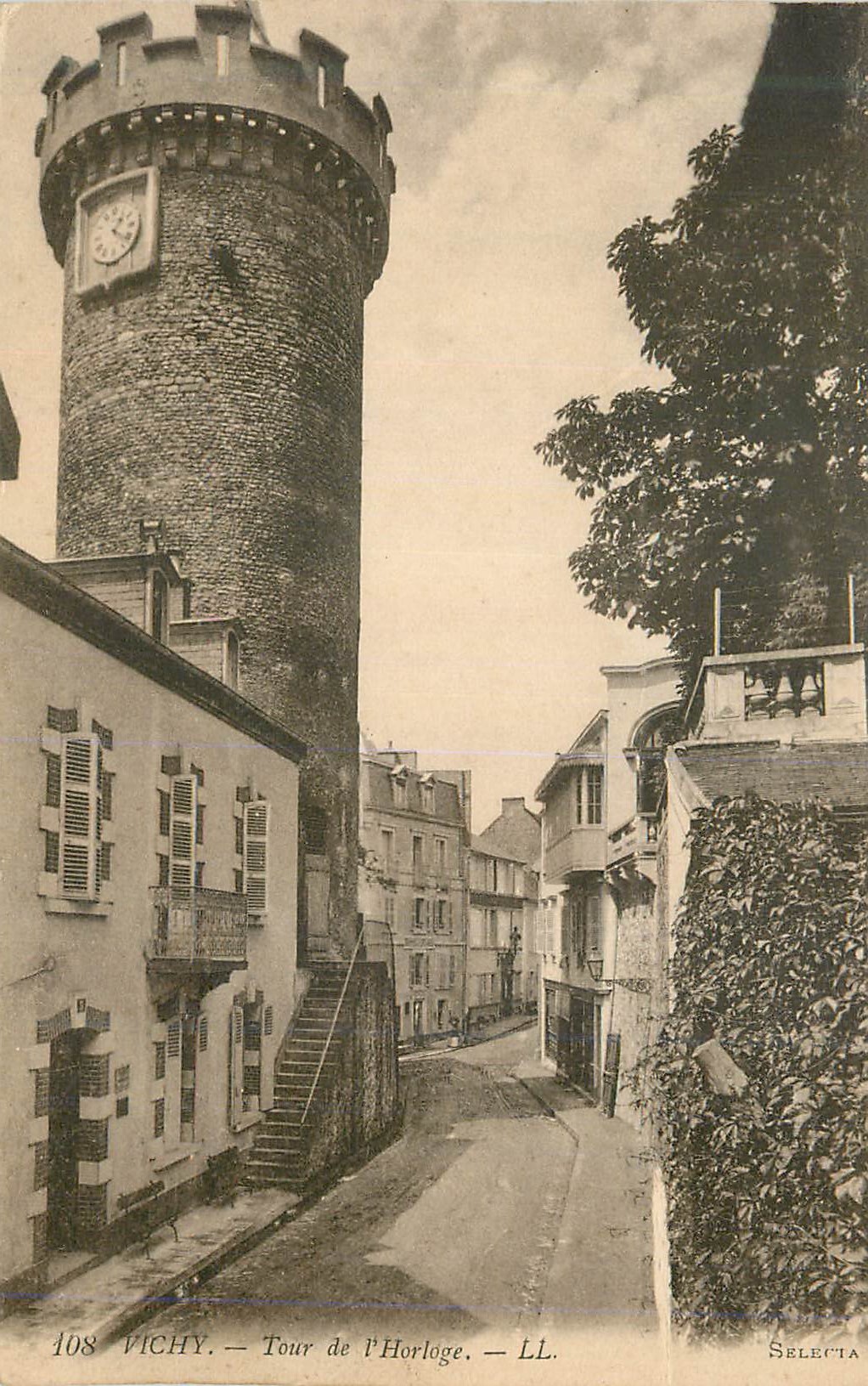 CPA Vichy Tour d Horloge 