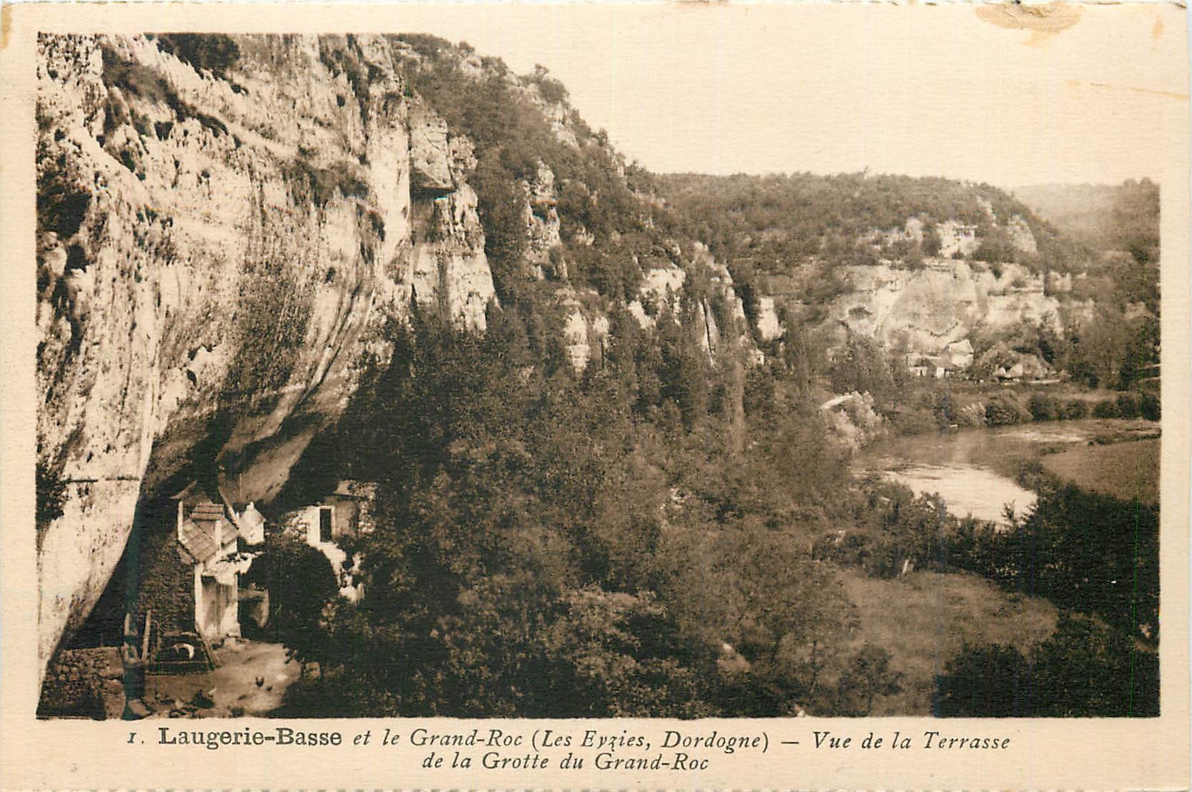Laugerie-Basse und der Grand Roc (Les Eyzies, Dordogne) — Blick von der Terrasse der Grand Roc-Höhle