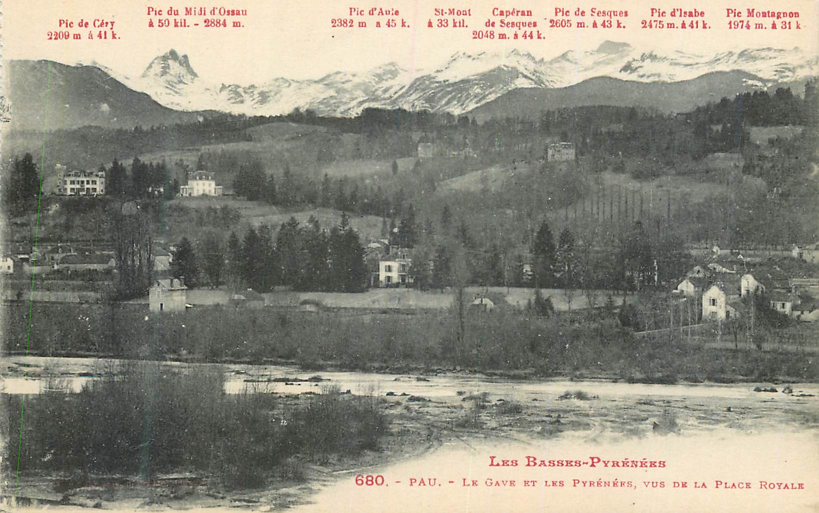 CPA Pau Le Gave et les Pyrenees vue de la Place Royale 