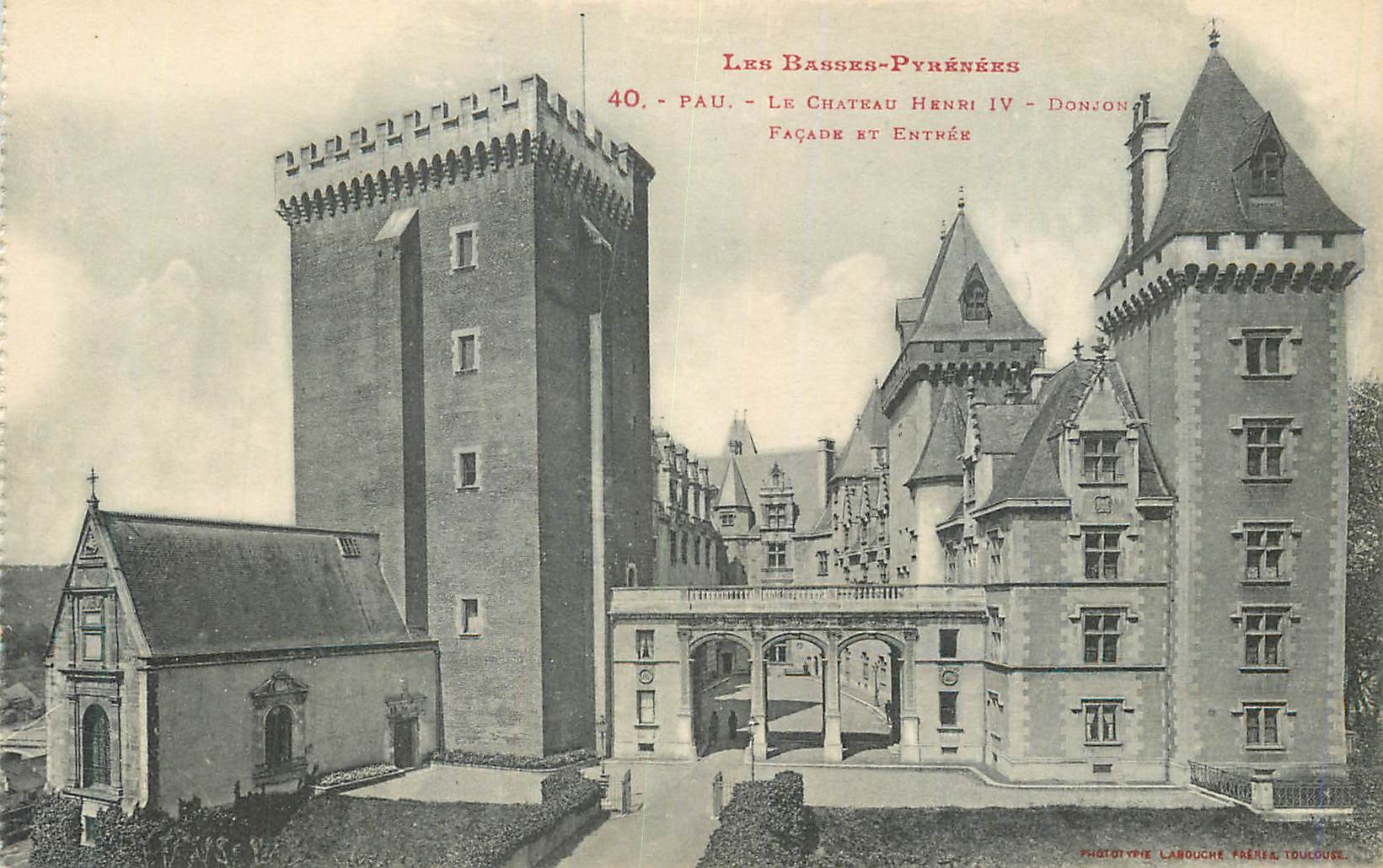 Pau - Le Château Henri IV - Façade et Entrée — Les Basses-Pyrénées — Phototypie Labouche Frères Toulouse