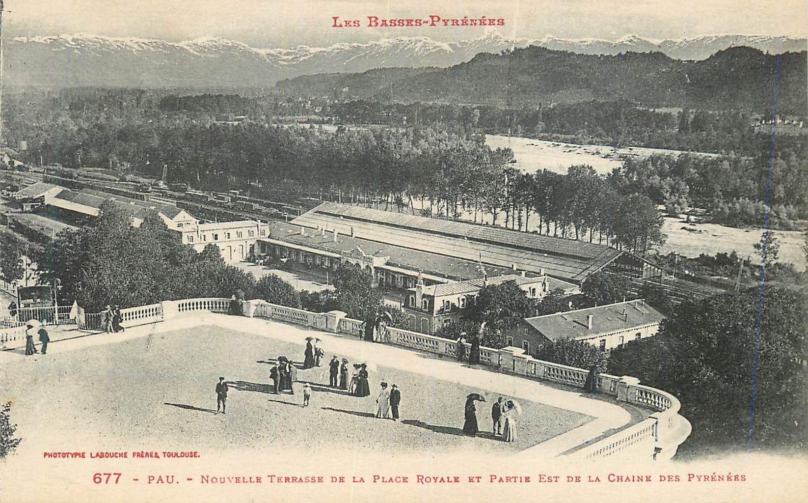 Pau - Nouvelle Terrasse de la Place Royale et partie est de la Chaîne des Pyrénées — Phototype Labouche Frères, Toulouse, n°677