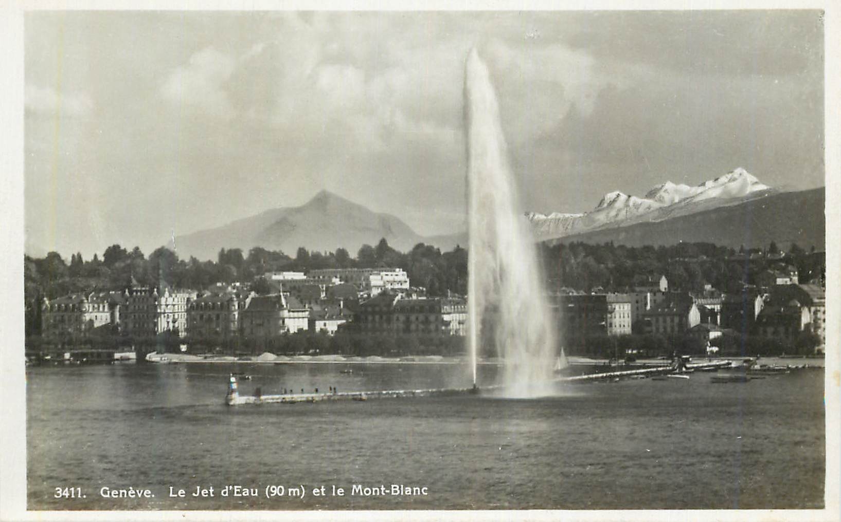 CPM Geneve Le Jet d Eau et le Mont Blanc 