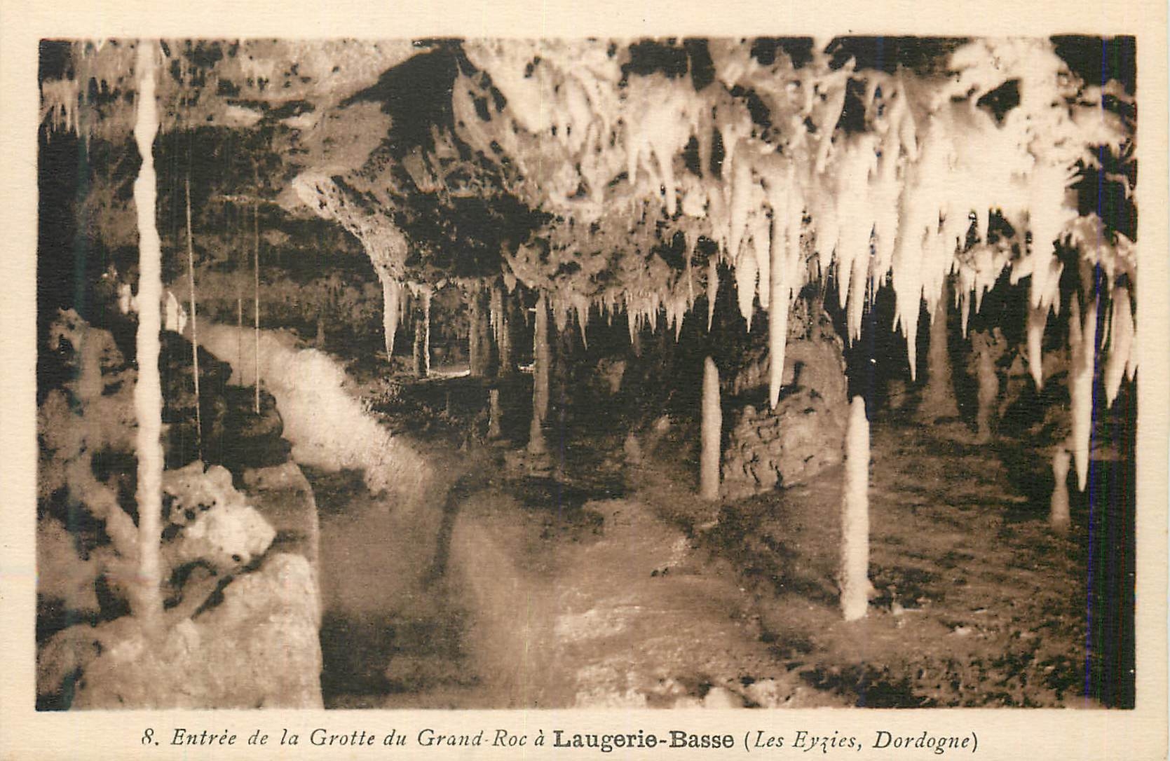 Eingang zur Grotte Grand-Roc in Laugerie-Basse (Les Eyzies, Dordogne) — Nr. 8