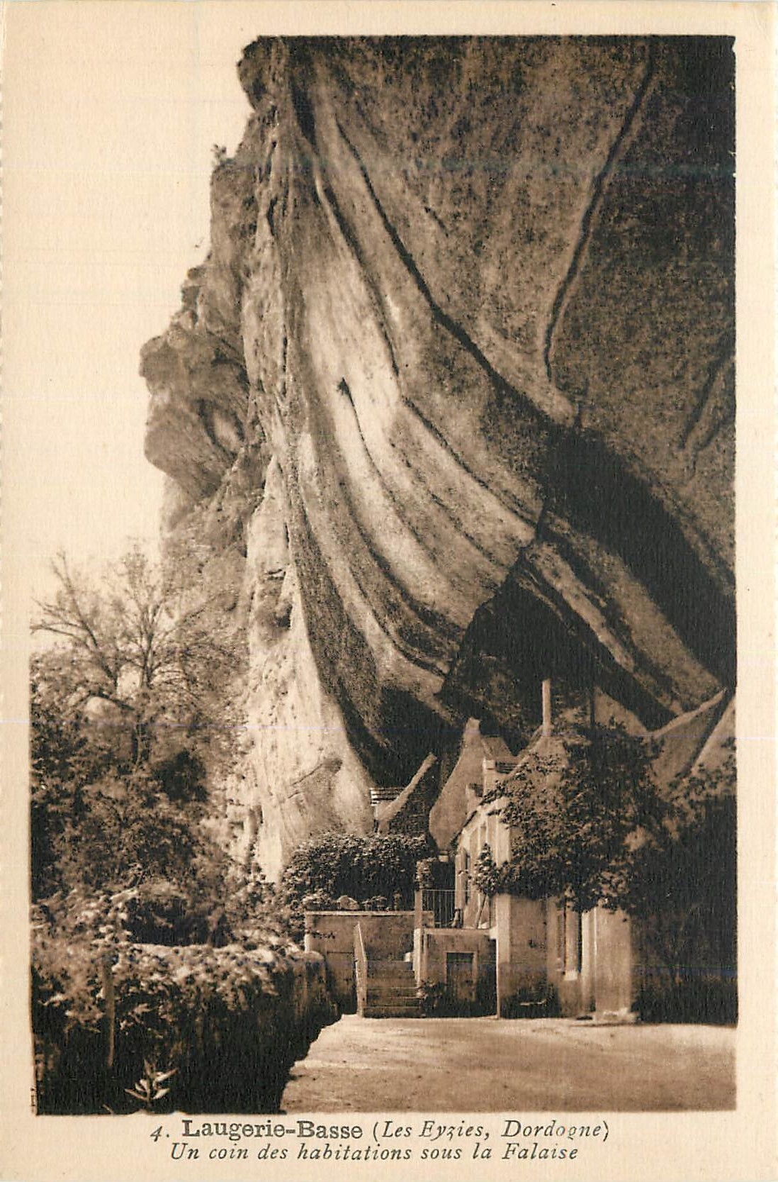 Laugerie-Basse (Les Eyzies, Dordogne) — A Corner of the Dwellings Under the Cliff — n°4