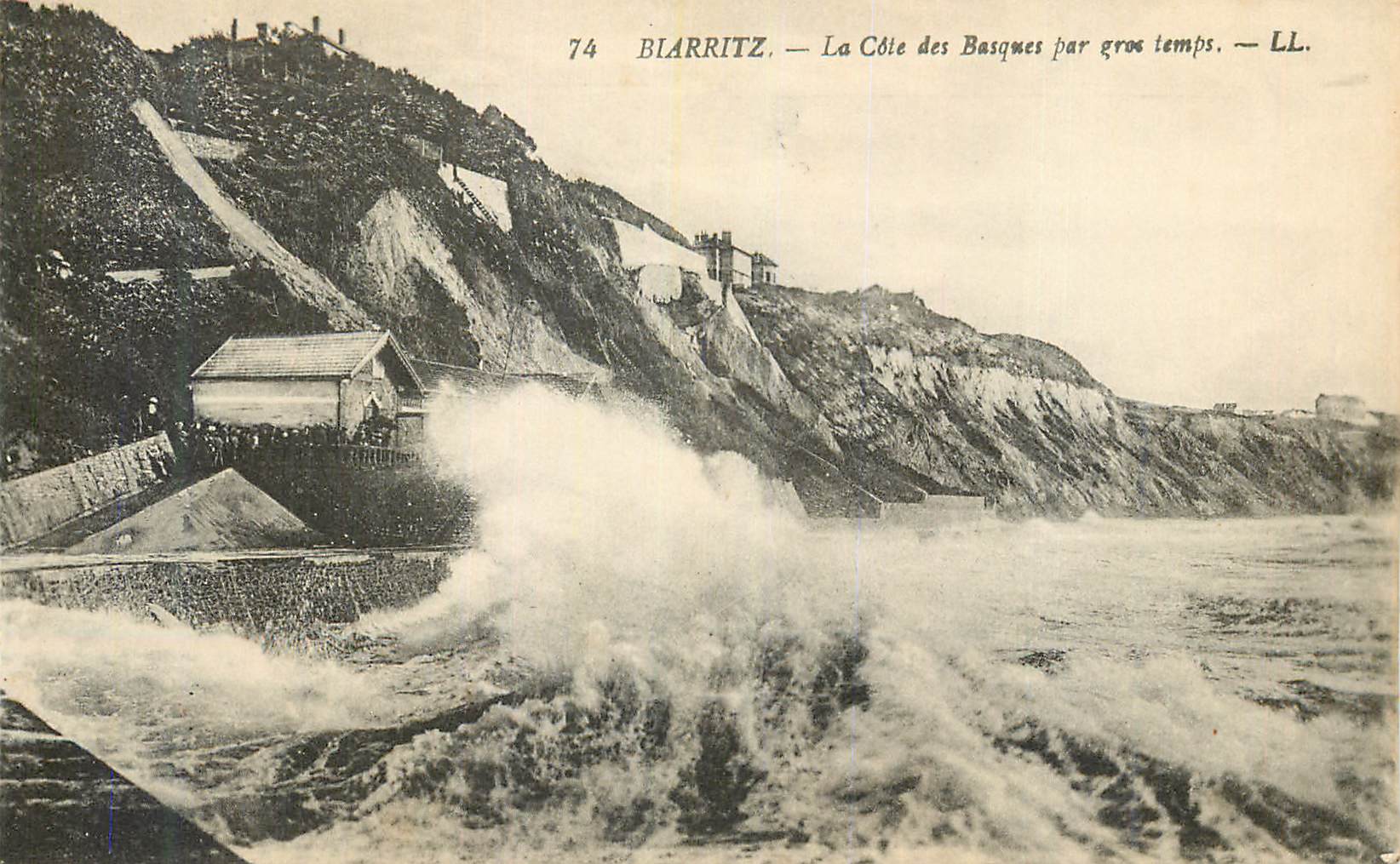 Biarritz — La Côte des Basques par gros temps — LL. n°74