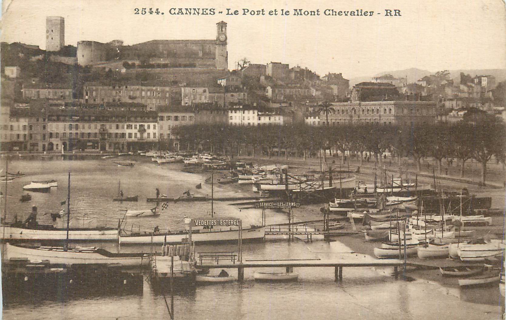 CPA Cannes Le Port et le Mont Chevalier Bateaux