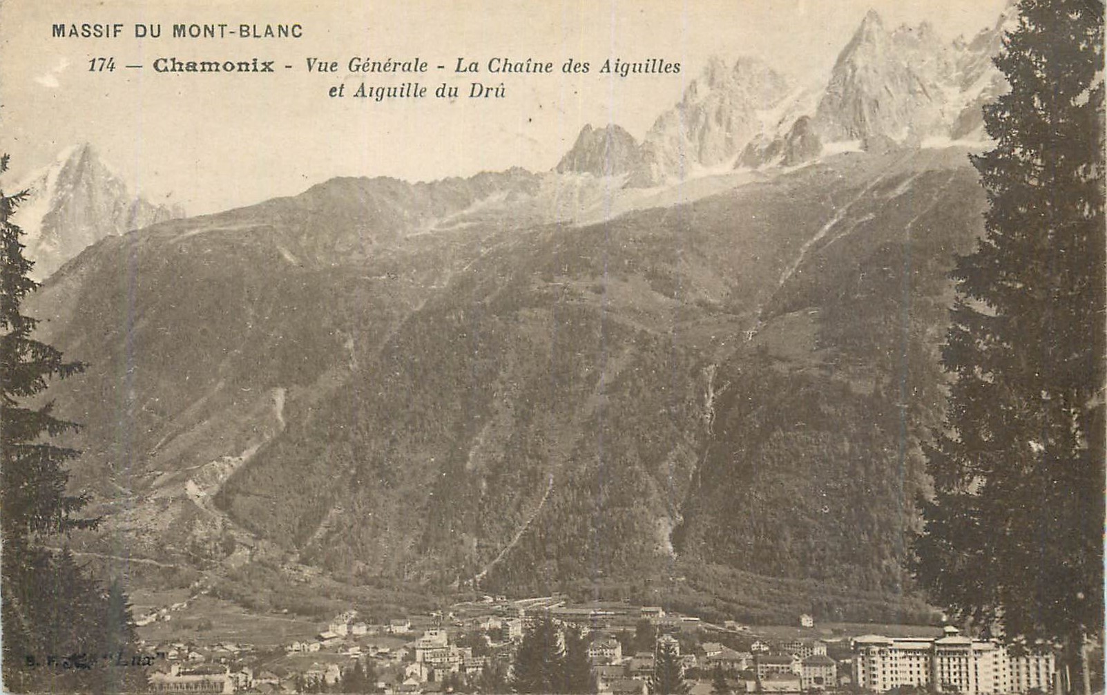 CPA Chamonix Vue generale La Chaine des Aiguilles et Aiguille du Dru 