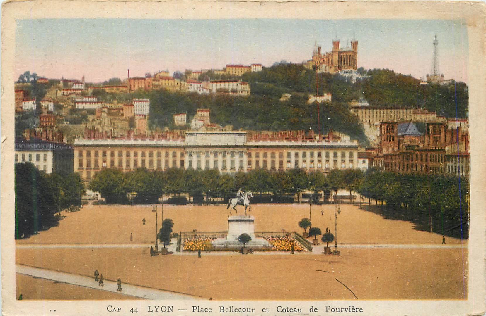CPA Lyon Place Bellecour et Coteau de Fourviere 