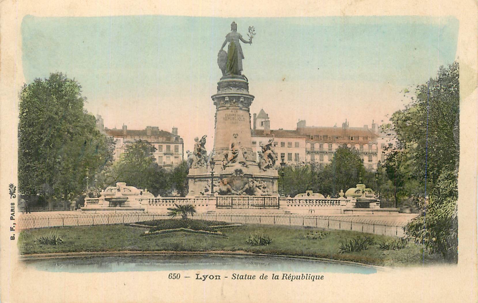 CPA Lyon Statue de la Republique 
