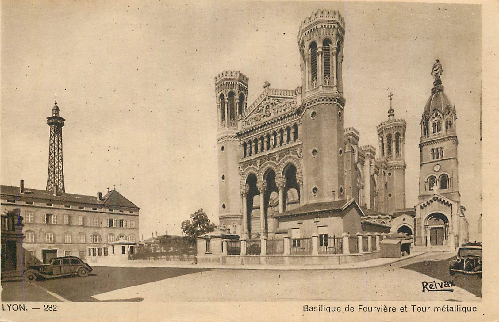 CPA Lyon Basilique de Fourviere et Tour metallique 