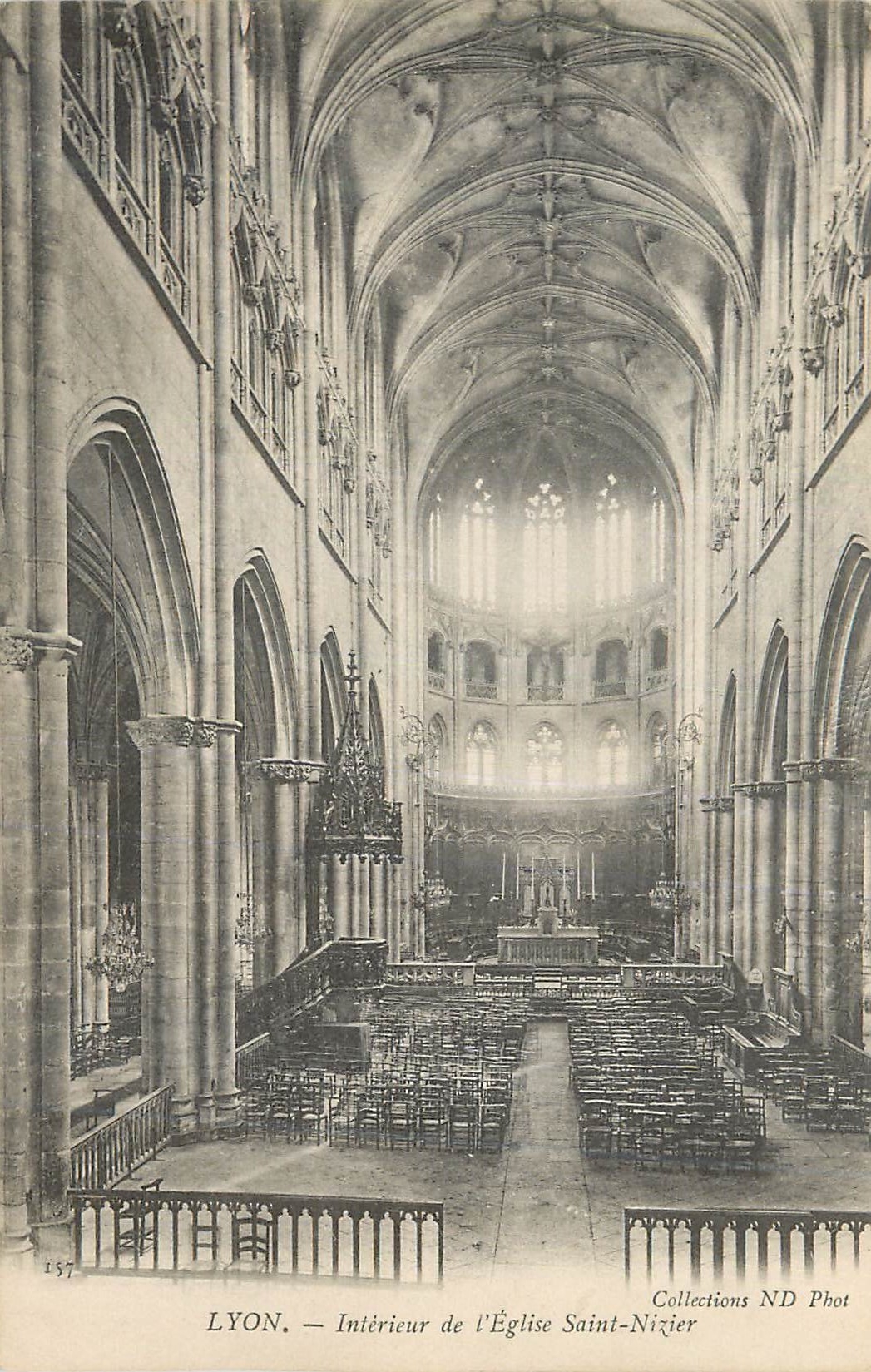 CPA Lyon Interieur de l Eglise Saint Nizier 