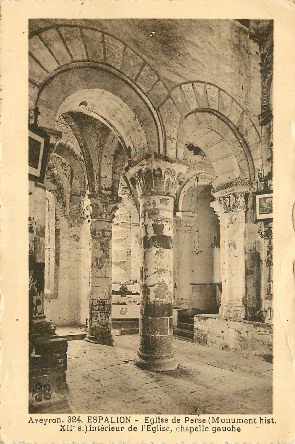 CPA Aveyron Espalion Eglise de Perse Interieur de l Eglise chapelle gauche 