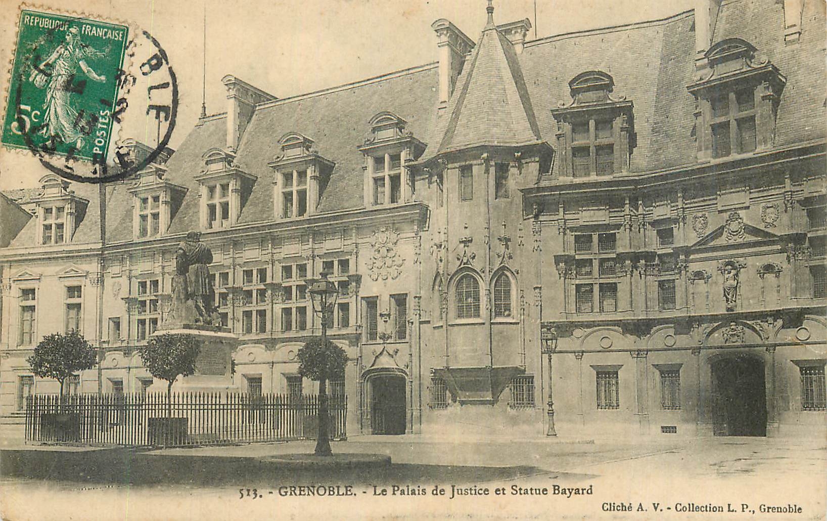 Grenoble — Le Palais de Justice et Statue Bayard — Cliché A. V. - Collection L. P., Grenoble