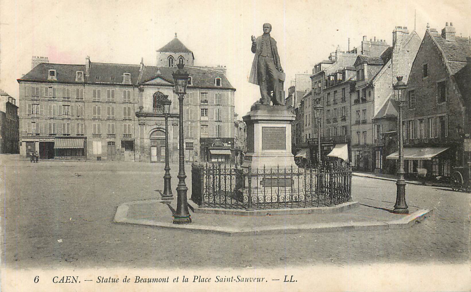 Caen — Statue de Beaumont et la Place Saint-Sauveur — LL.