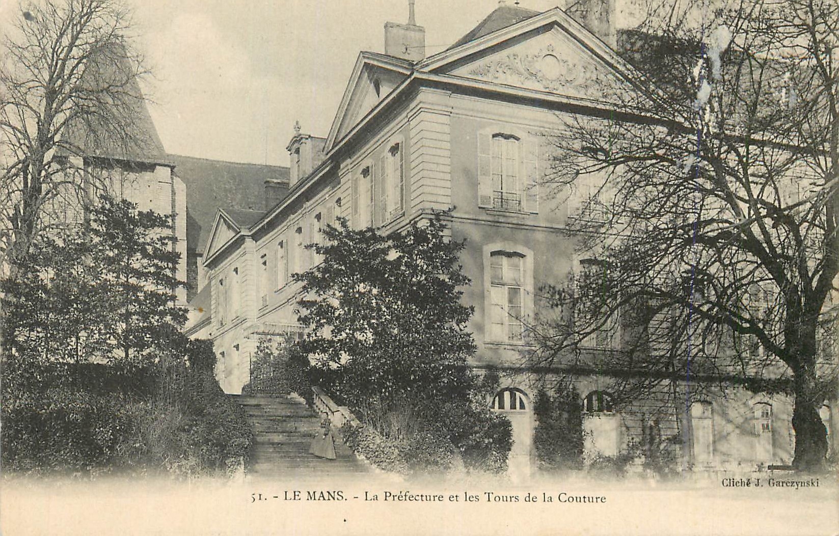 CPA Le Mans La Prefecture et les Tours de la Couture 